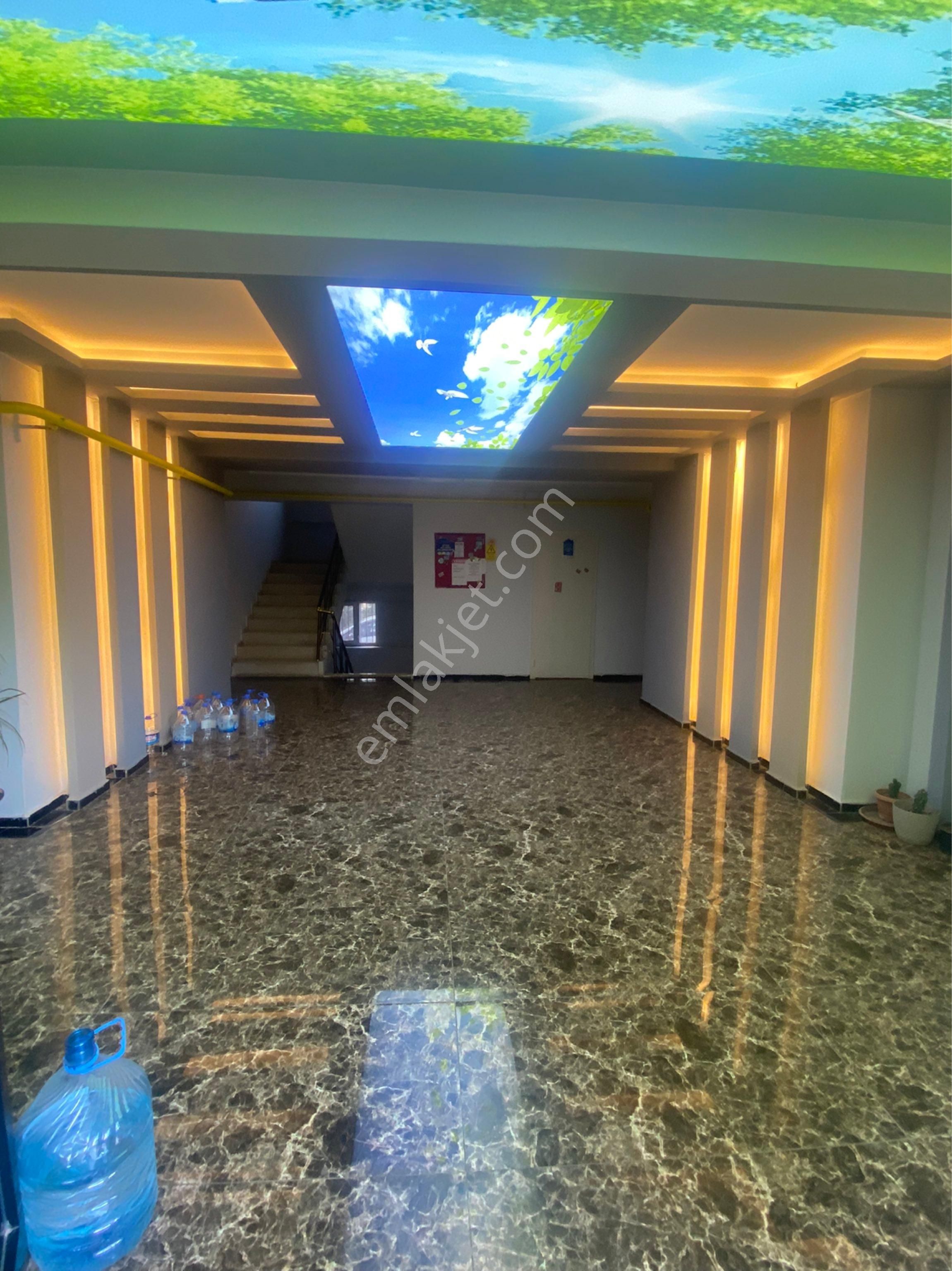 Karşıyaka’da Kiralık Site İçi Full Eşyalı 1+1 Daire