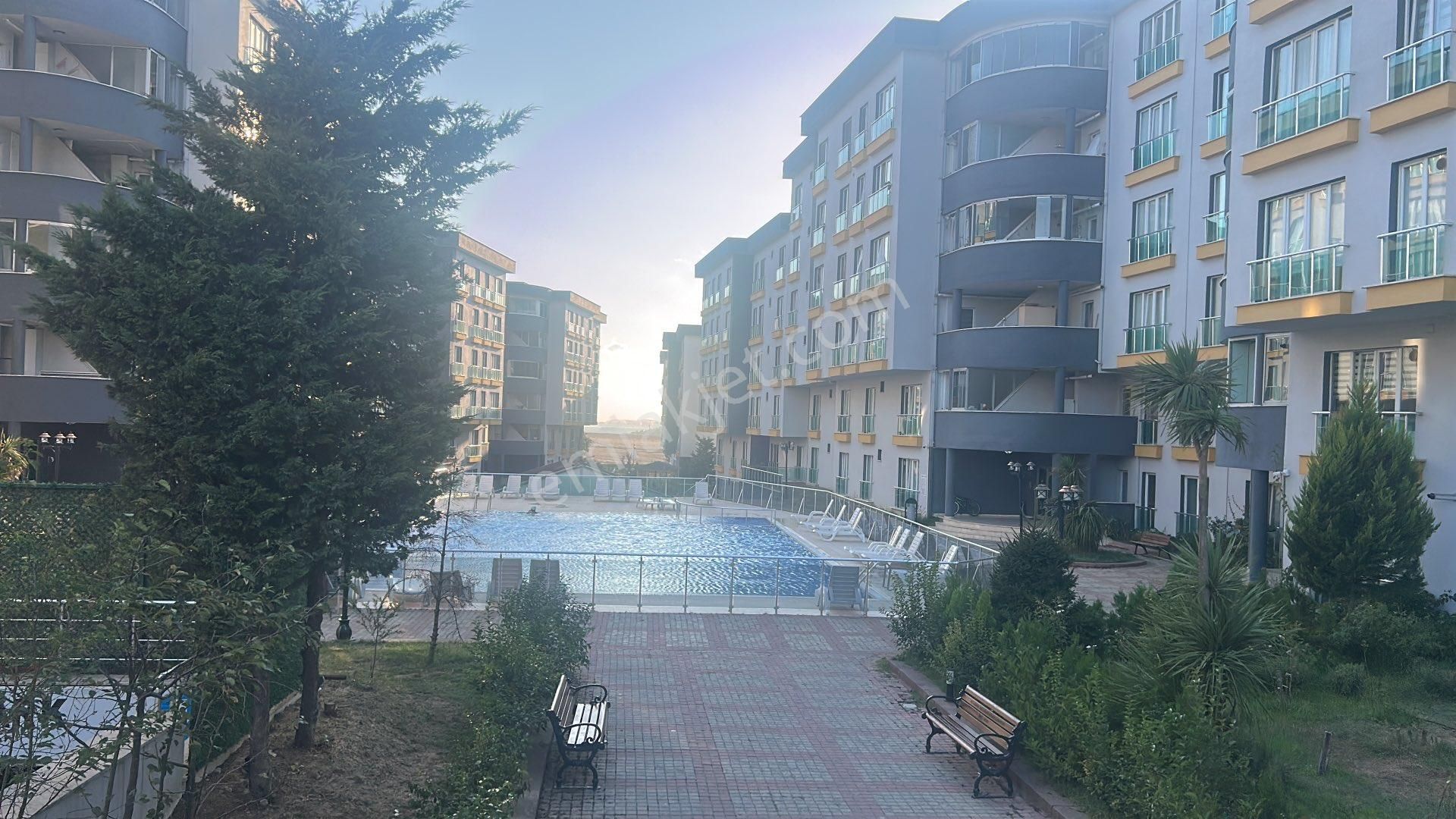 Tuzla Orhanlı Mevkiinde Bulunan Fiyaka3 Sitemizde Temiz Eşyalı 1+1 Kiralık Daire