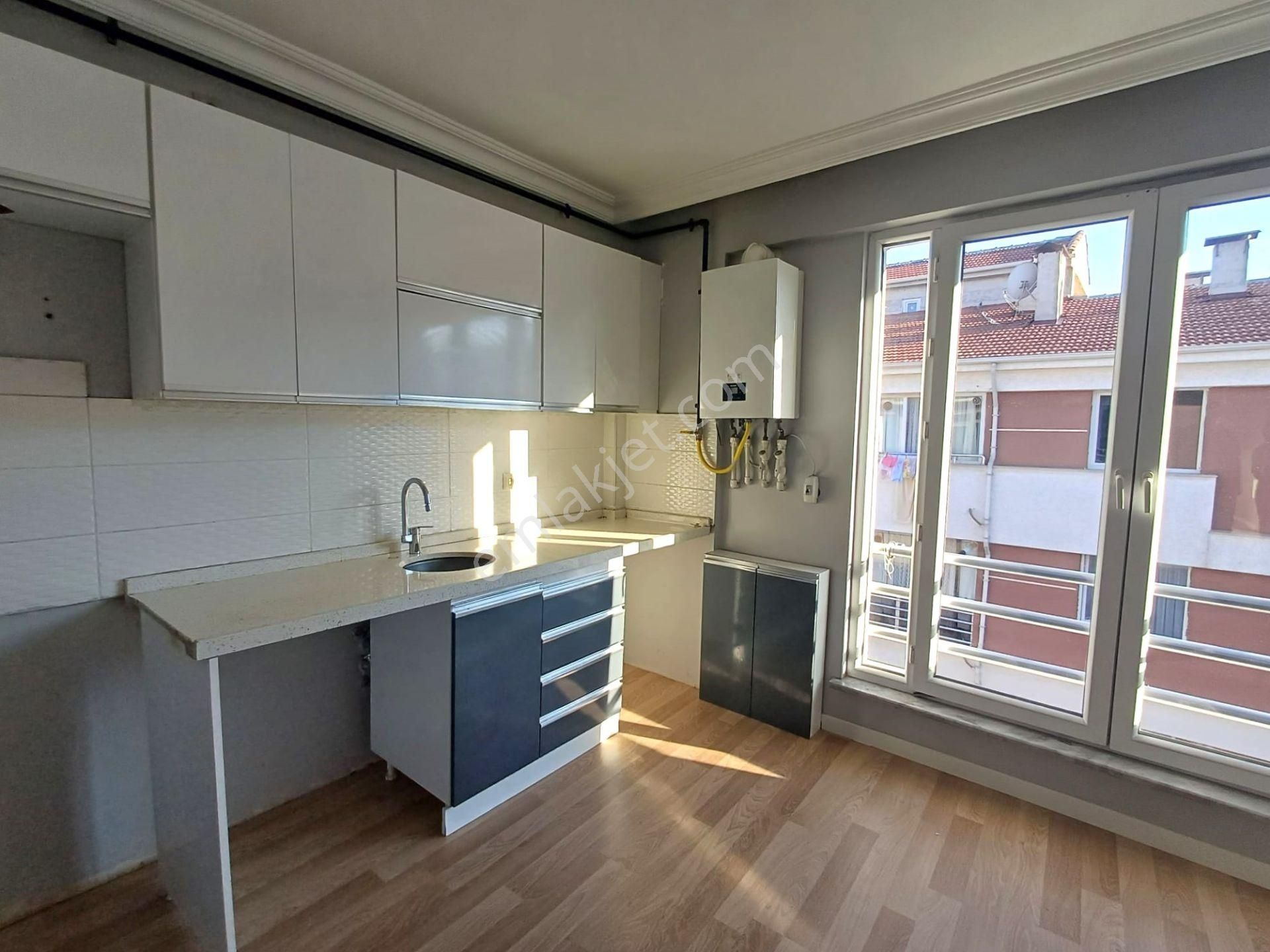 Recep Ümit Emlak'tan Derman Caddesi Ve Gaffar Okkan Caddesi Yakını Kiralık 3+1 Daire