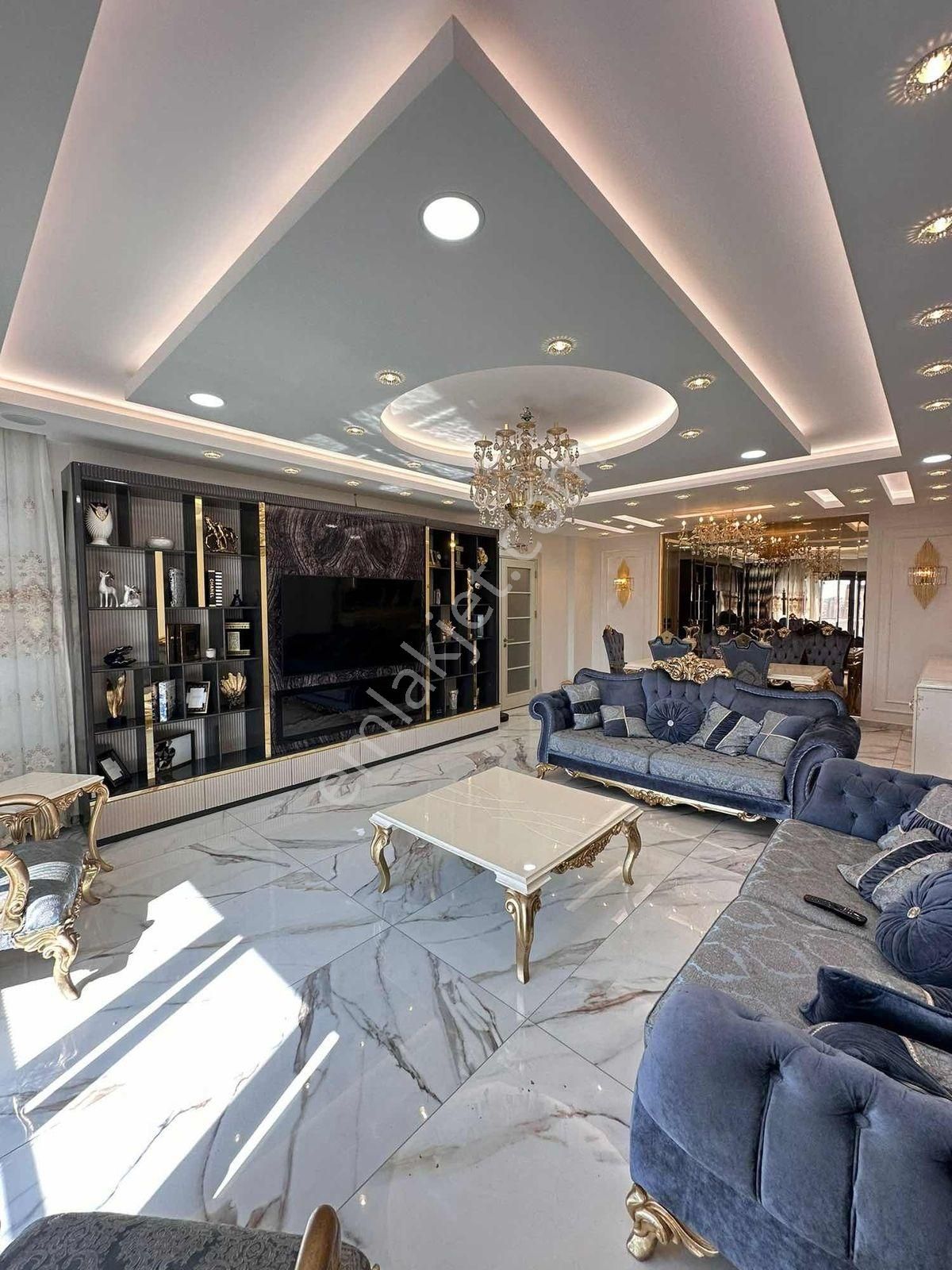 Çiğdem Emlak'tan Locamahal Kiptaşta İçi Yapılı 3+1 Şaheser Daire