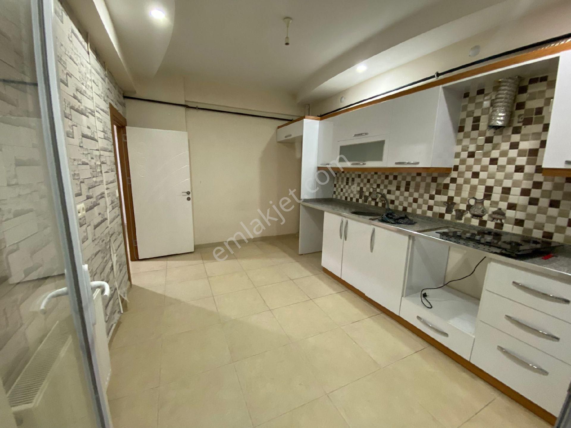 Bağcılar Eski Siverek Caddesinde 3+1 Kiralık Daire