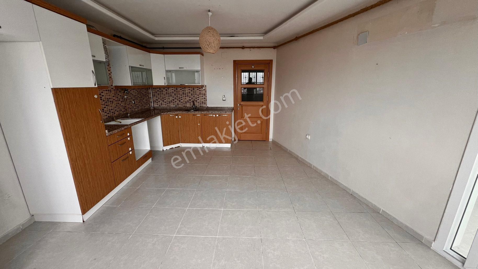 Tellidere'de 3+1 Doğalgazlı Çift Banyolu Kiralık Daire