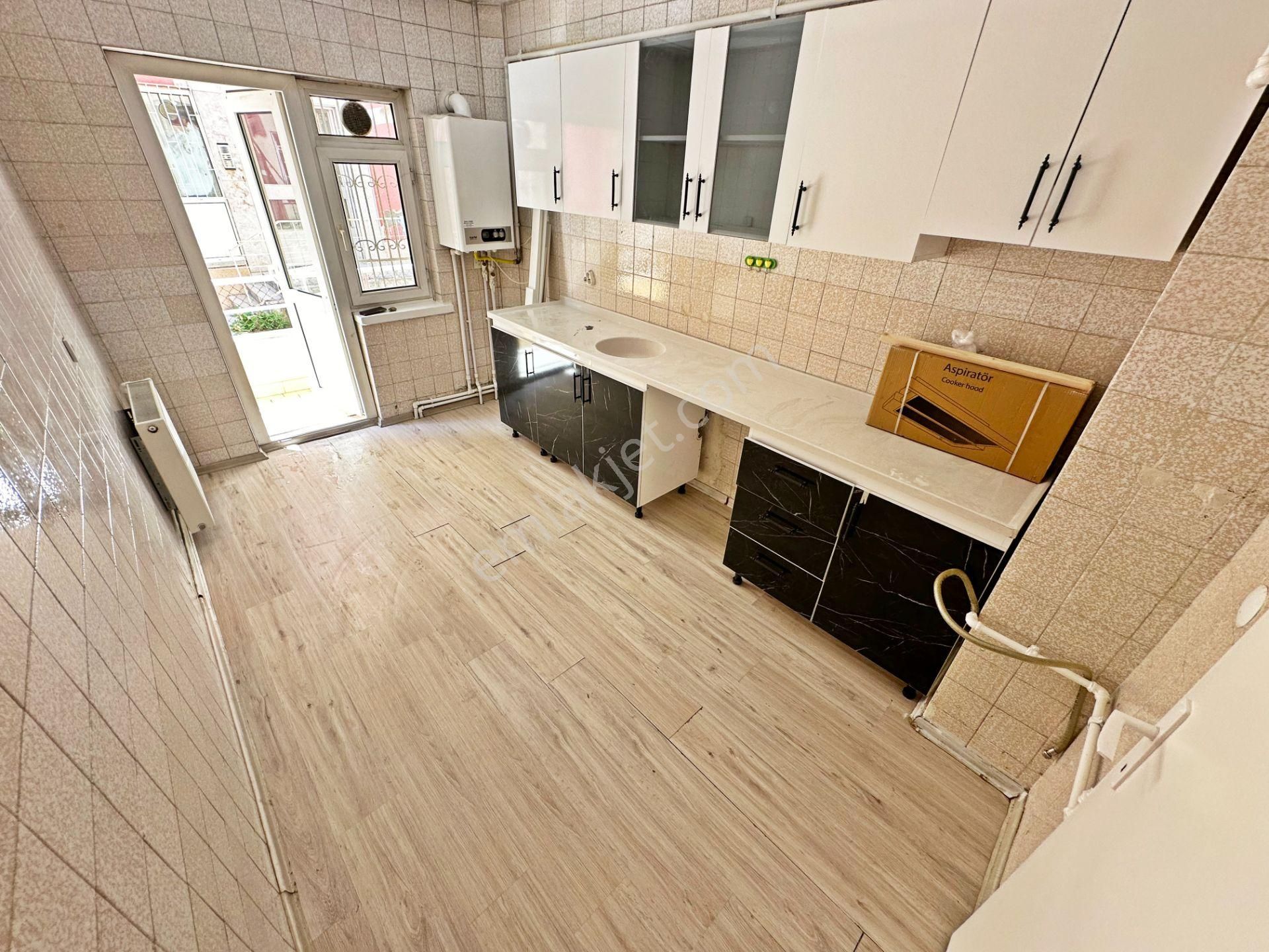 Tevfik Sağlam Caddesi Yakını Ara Kat 3+1 120m² Ön Cephe Balkonlu