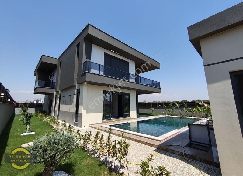 Antalya Döşemealtı Yeşilbayırda 450 M2 Satılık Villa