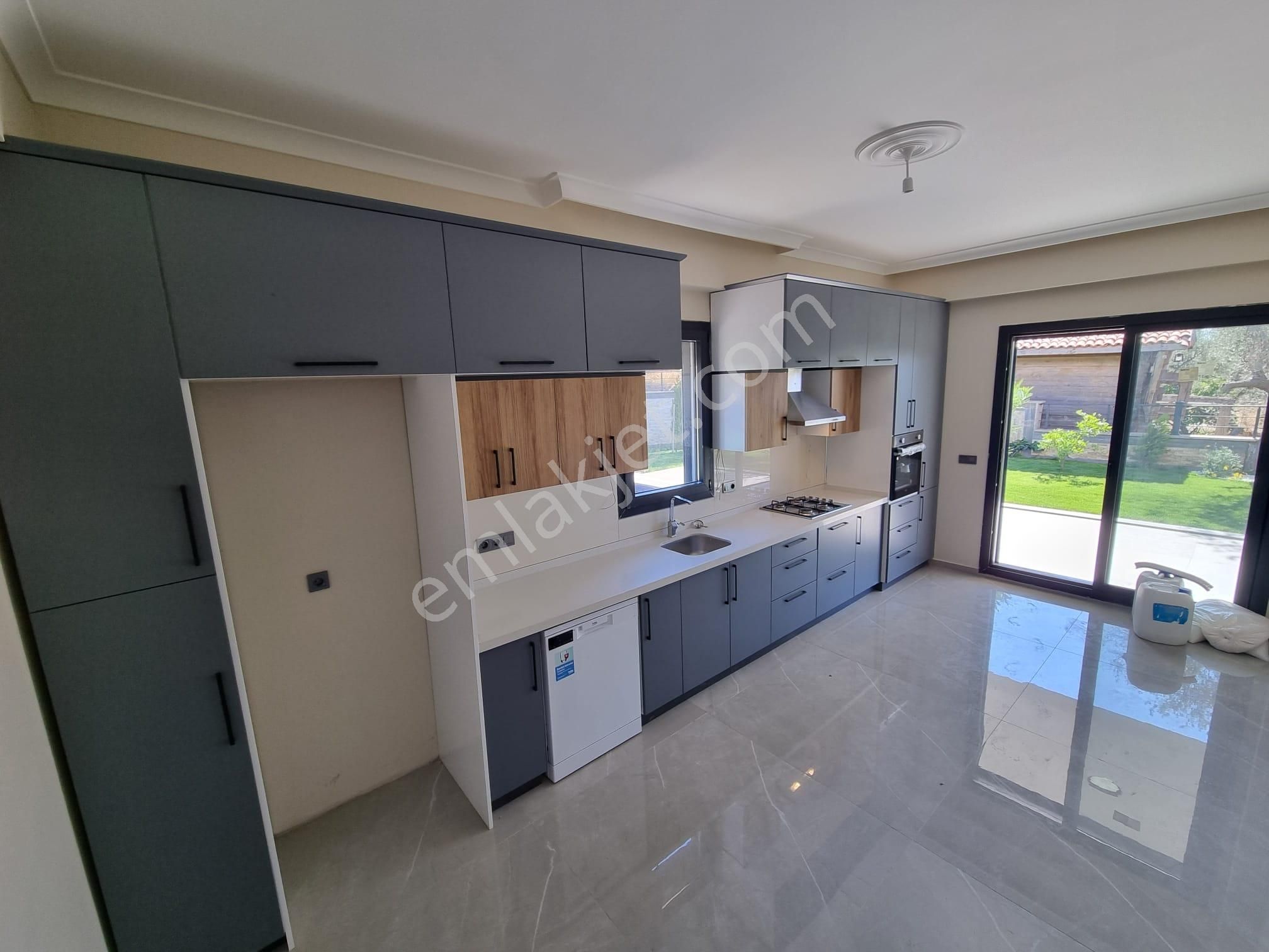 Avcılar Da Tam Müstakil Özel Havuzlu 600 M2 Arsa İçinde Villa - Görsel 8