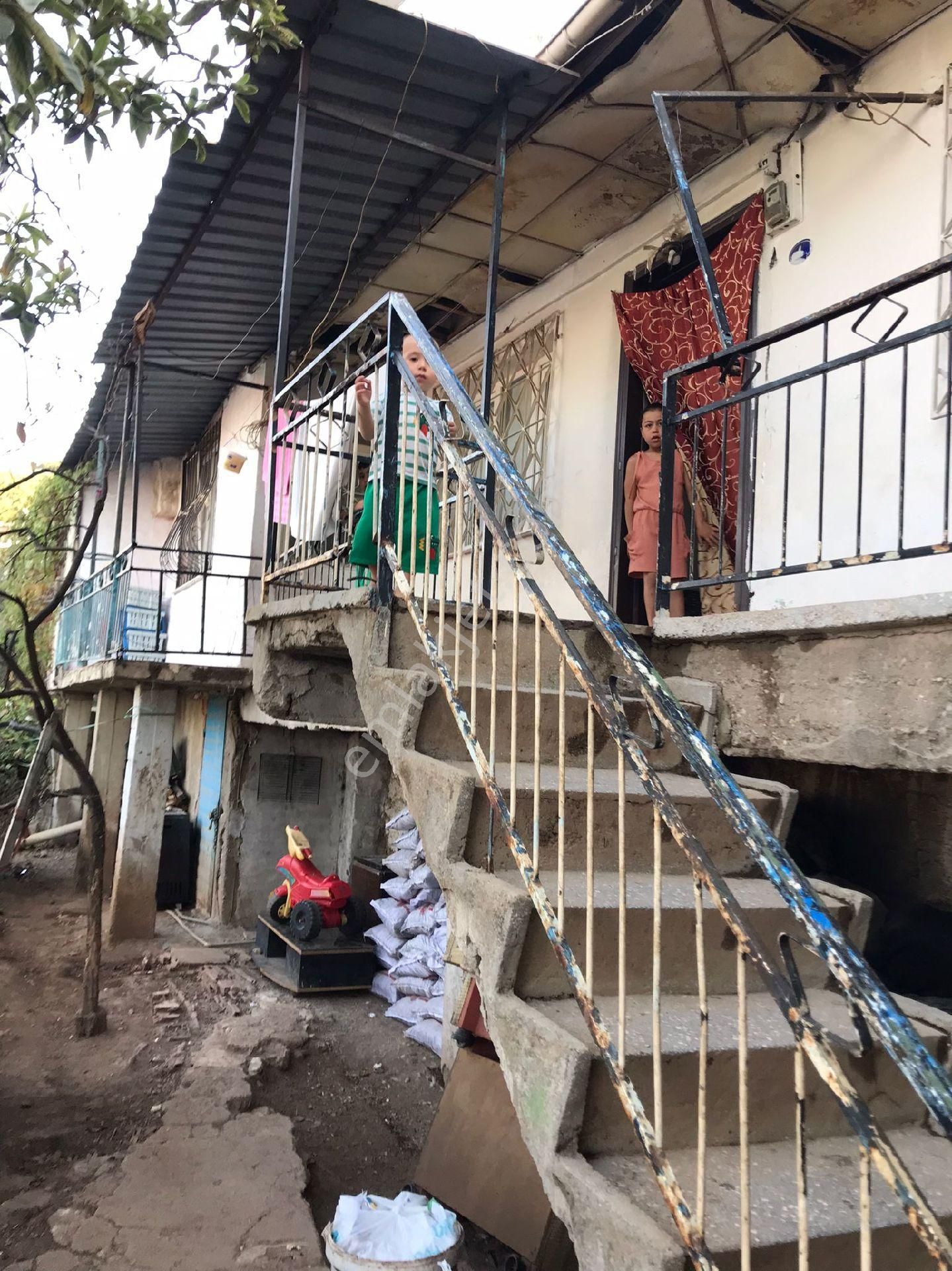 İzmir Kemalpaşa Atatürk Mahalleside 2+1 İki Tane Müstakil Ev