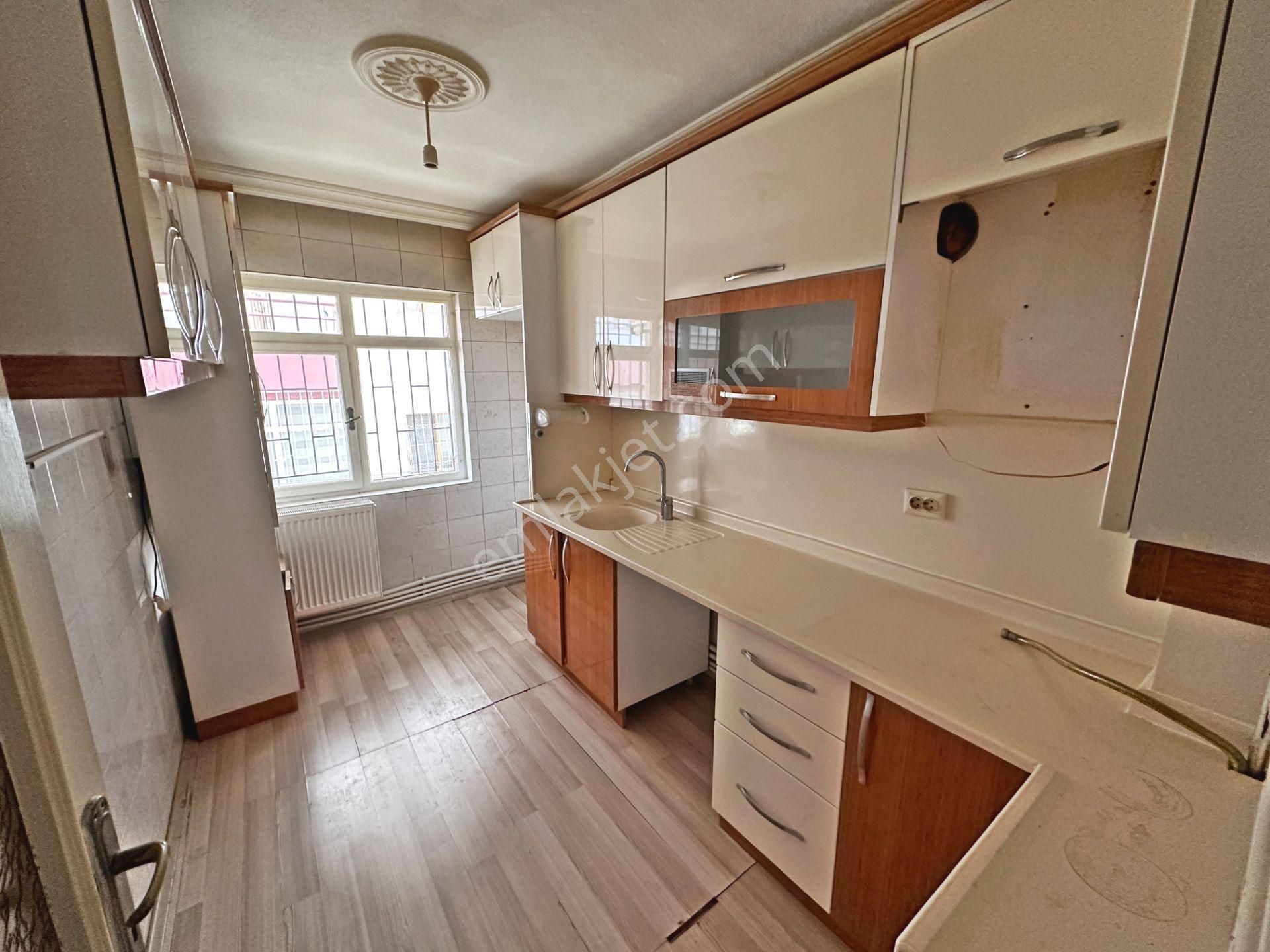 Bahçelerüstü Düzlükte Saimekadın Tren Yakınında 3+1 Kiralık Daire