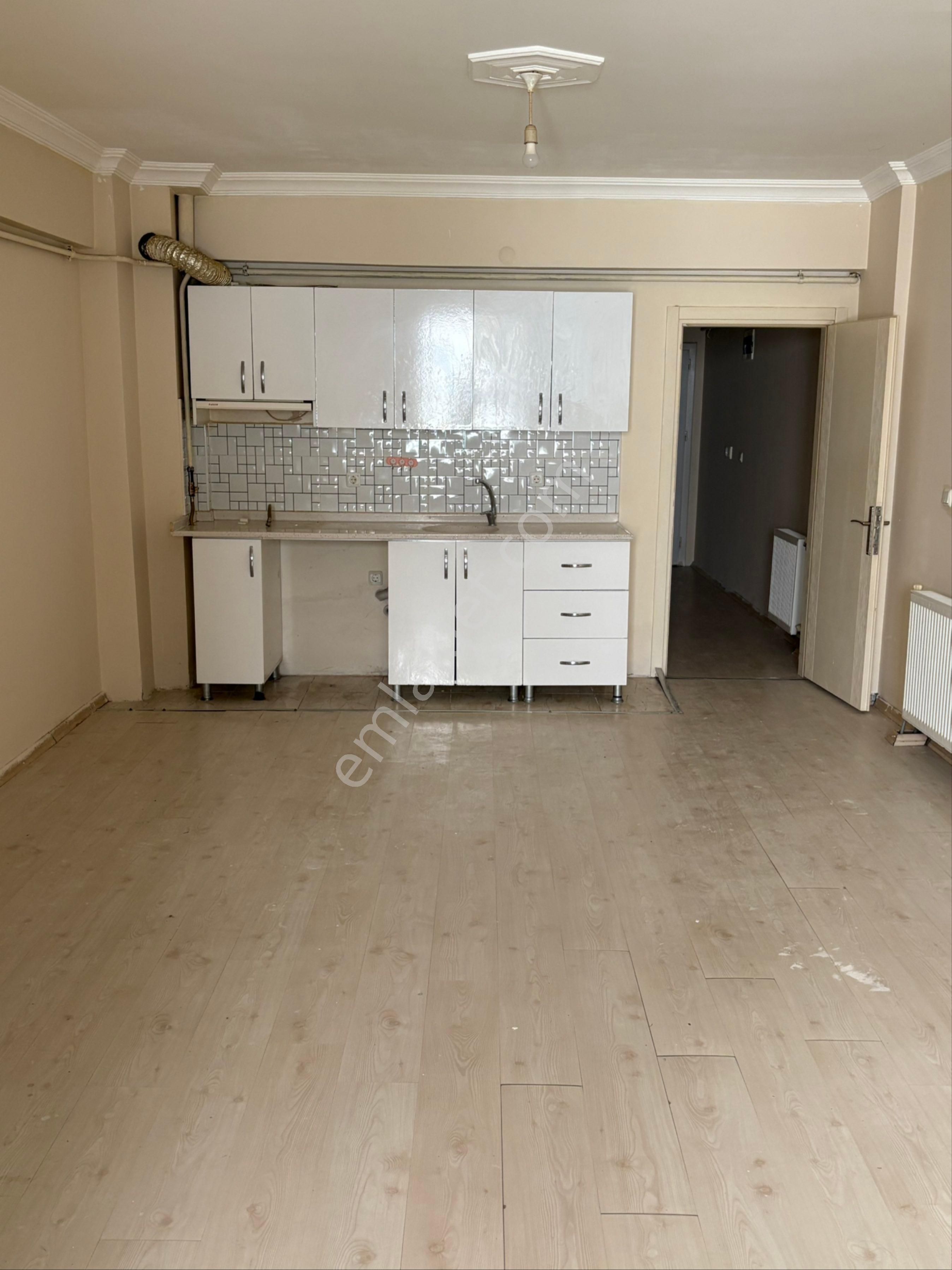 Merkezde / 1+1 / Eşyasız