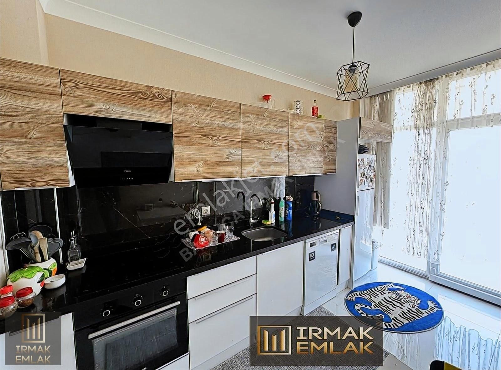Bağlıca'da Full Eşyalı 2+1 Ara Katta Kiralık Daire