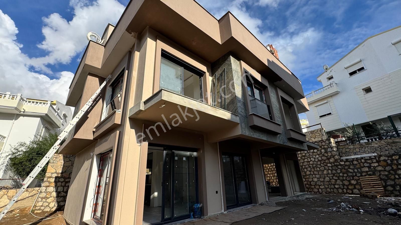 Gözütok Mimarlık Emlak 'tan Ultra Lüks Ebeveyn Banyolu 3+1 Villa - Görsel 29