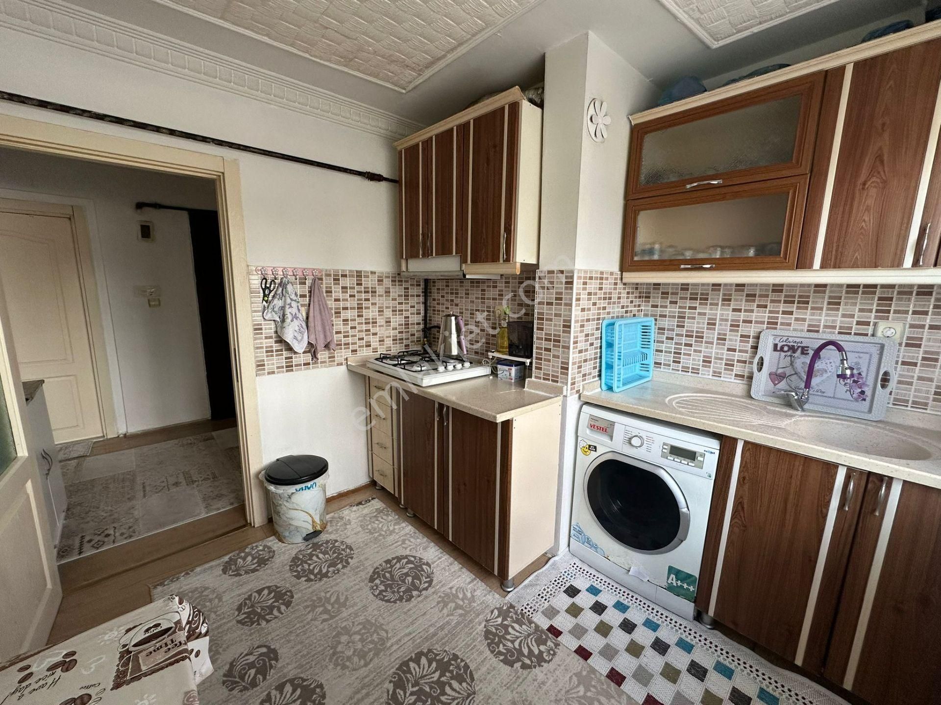 Beşikkaya'da 9.cadde Yakını Ebeveyn Banyolu Kilerli 3+1 Satılık Daire !! - Görsel 6