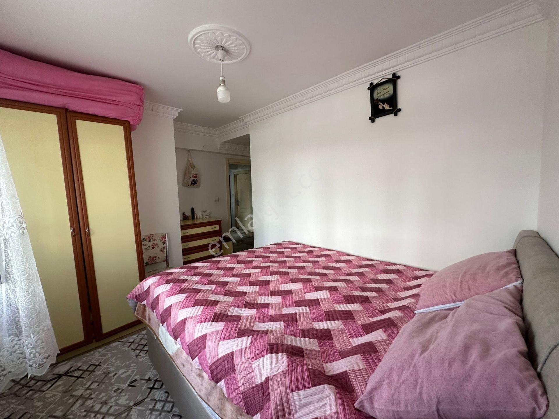 Beşikkaya'da 9.cadde Yakını Ebeveyn Banyolu Kilerli 3+1 Satılık Daire !! - Görsel 9