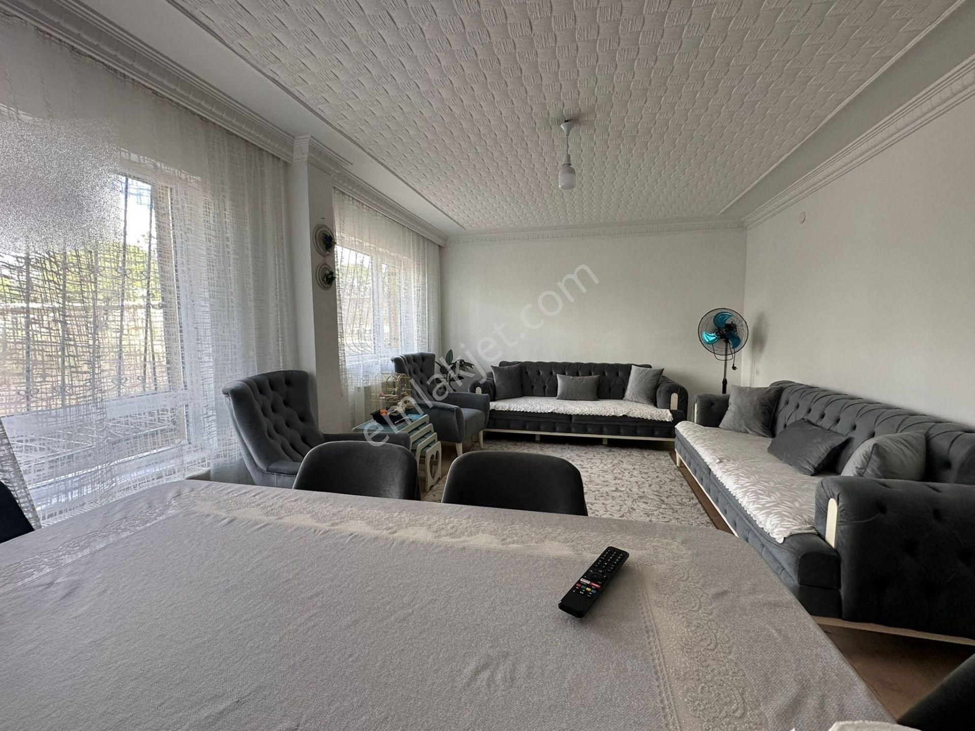 Beşikkaya'da 9.cadde Yakını Ebeveyn Banyolu Kilerli 3+1 Satılık Daire !! - Görsel 2