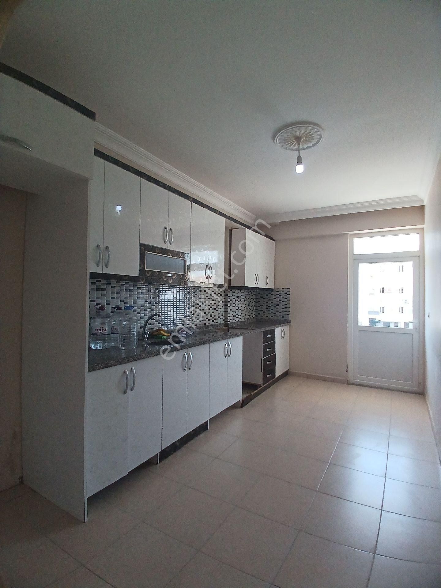 Sarılar Yenimahalle Yol Üstünde Satılık Ara Kat Güney Cephe 3+1 Geniş Daire