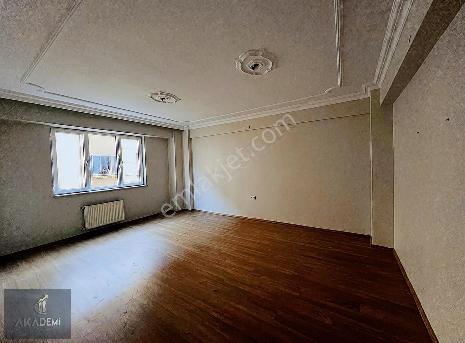 Akademi'den Bahçelievler'de Balkonlu 3+1 Kiralık Daire