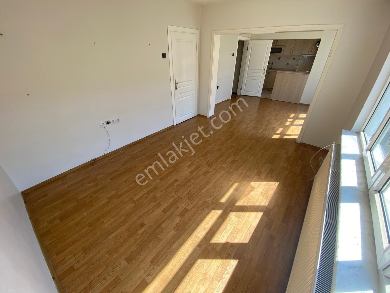 Osmangazi Muradiye'de Cadde Üstünde Ara Kat Kiralık Daire