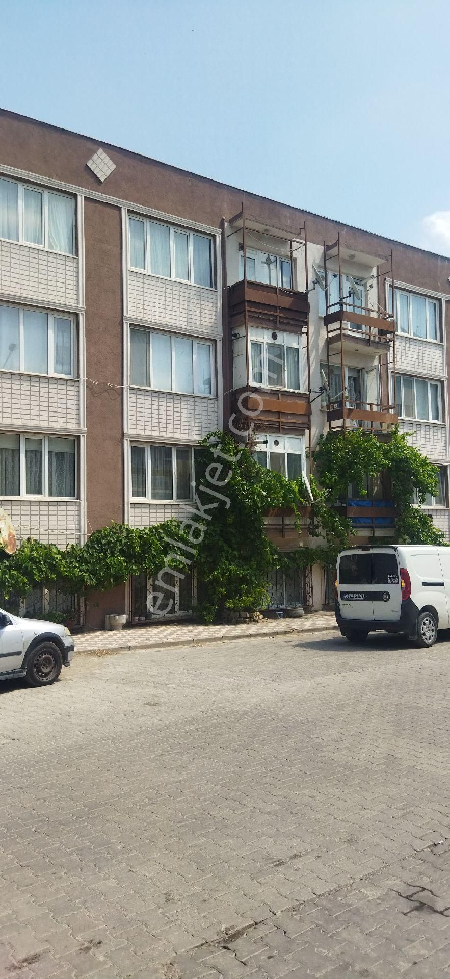 Mustafakemalpaşa Da Ara Kat Belediye Evlerinde 3+1 Daire