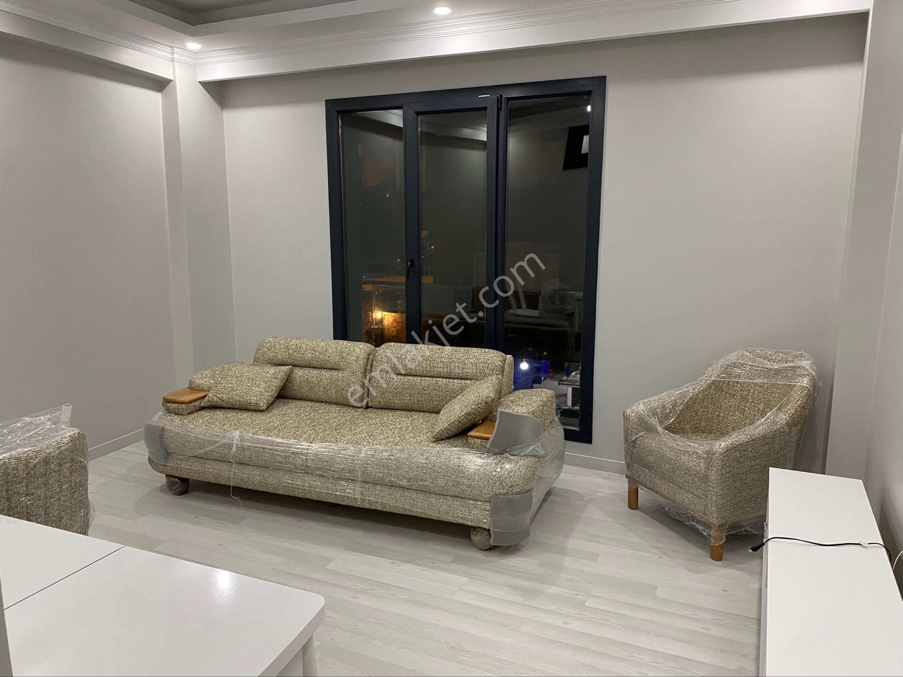 Merkezi Konumda Yeni Binada Eşyalı Daire