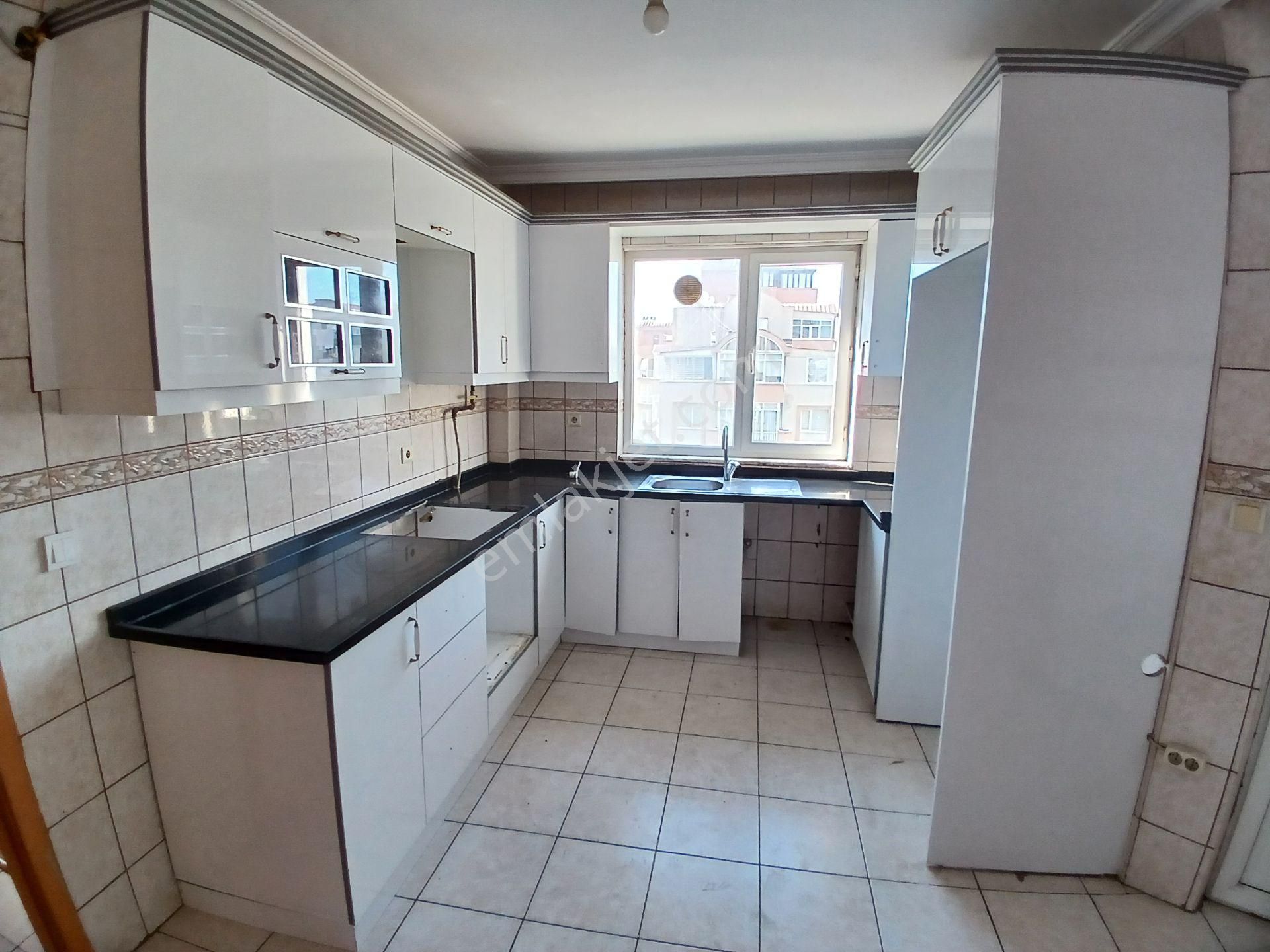 Polat Emlak'dan...cadde Üzeri - 3+1 Kiralık Daire