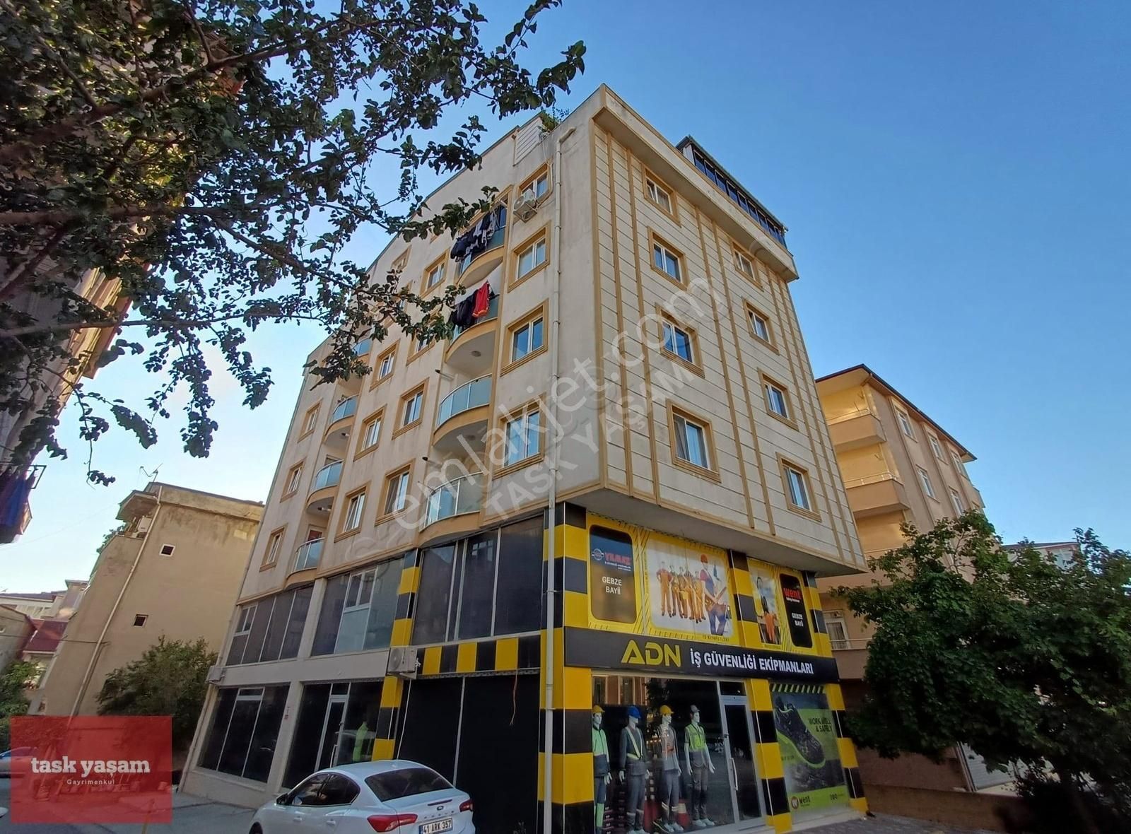 Gebze Güzellerde Gençlik Cadde Üzerinde Kiralık 2+1 Daire