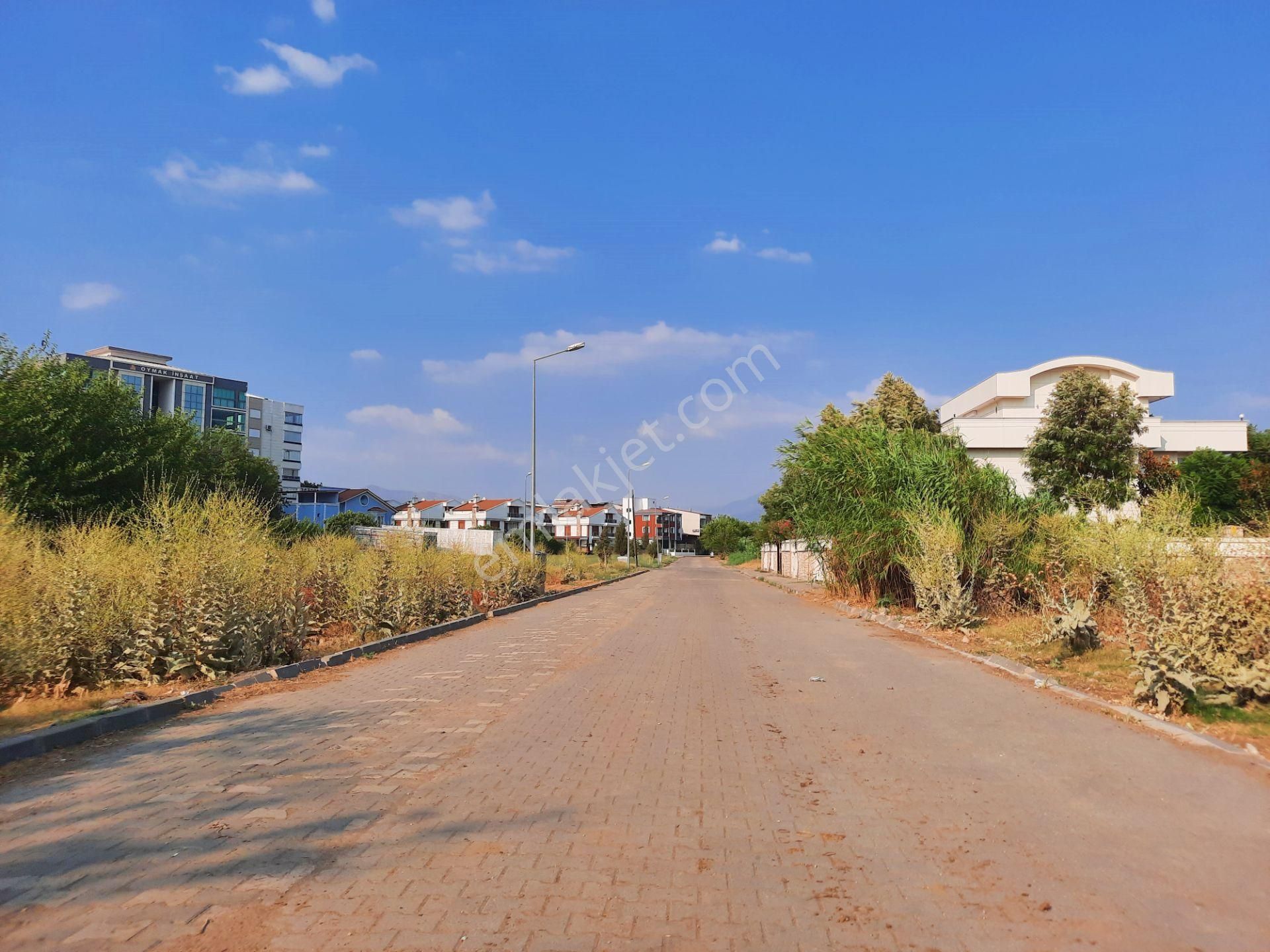Yeni Mah. De Villa Bölgesinde, 3 Kat İmarlı Arsa..