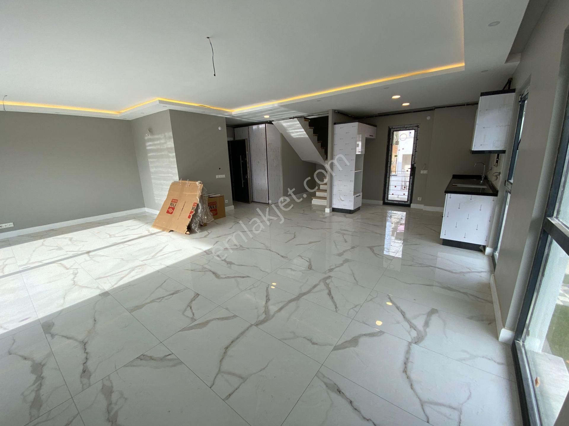 Yankı'dan Madende 165 M2 4 Yıllık Butik Sitede 3+1 Dubleks Daire - Görsel 4