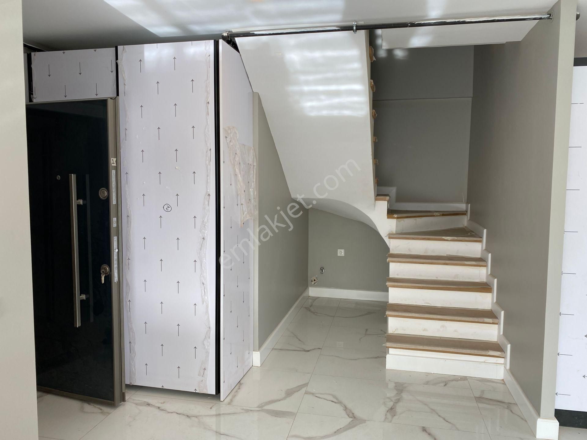 Yankı'dan Madende 165 M2 4 Yıllık Butik Sitede 3+1 Dubleks Daire - Görsel 12