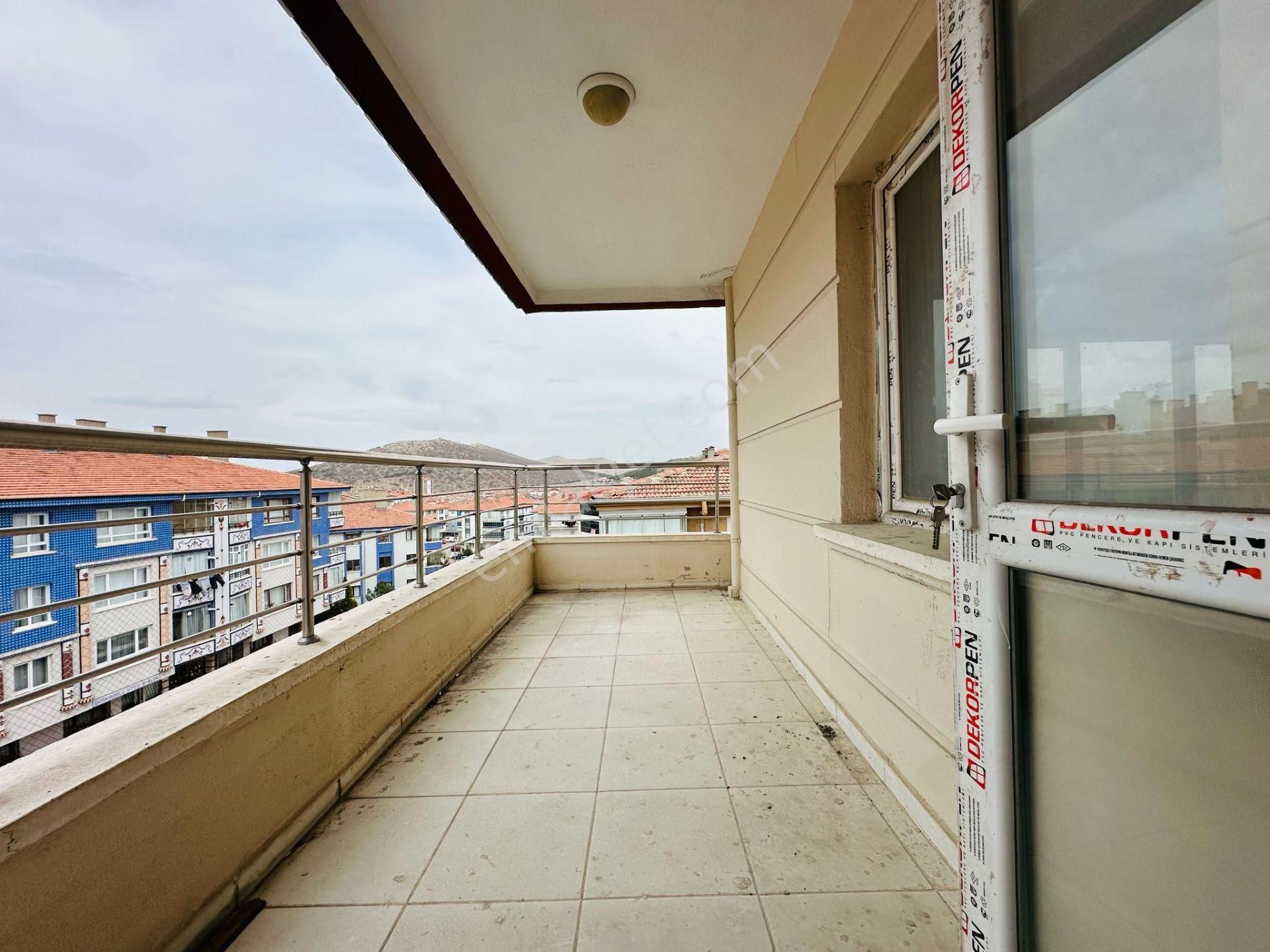 Karapürçek'te Uçaklı Park Yakınında Asansörlü Ebeveyn Banyolu 3+1 Ara Kat Satılık Daire !! - Görsel 25