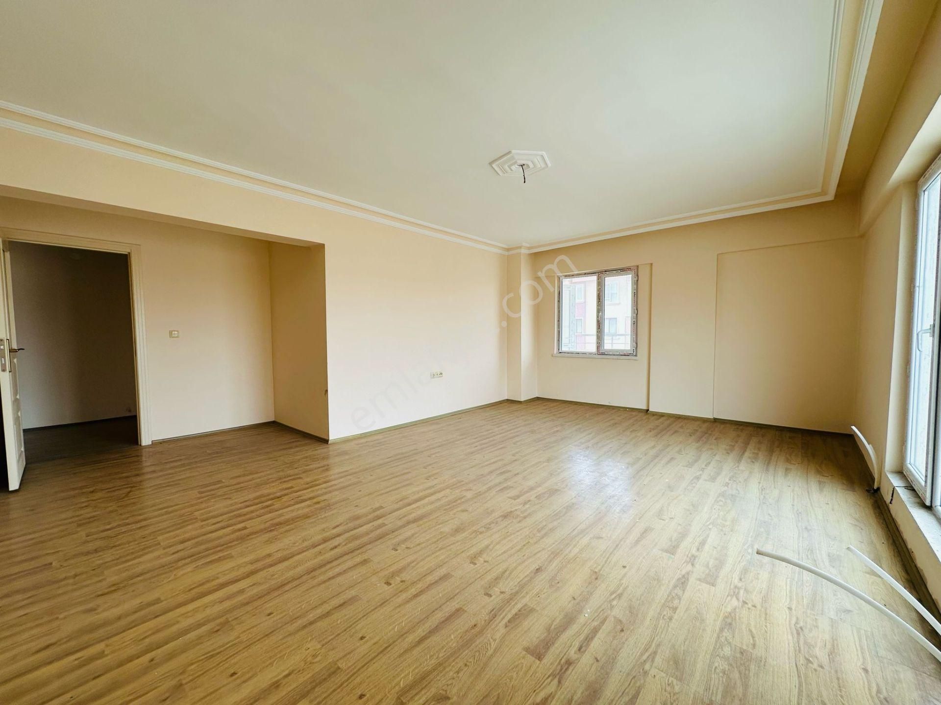 Karapürçek'te Uçaklı Park Yakınında Asansörlü Ebeveyn Banyolu 3+1 Ara Kat Satılık Daire !! - Görsel 3