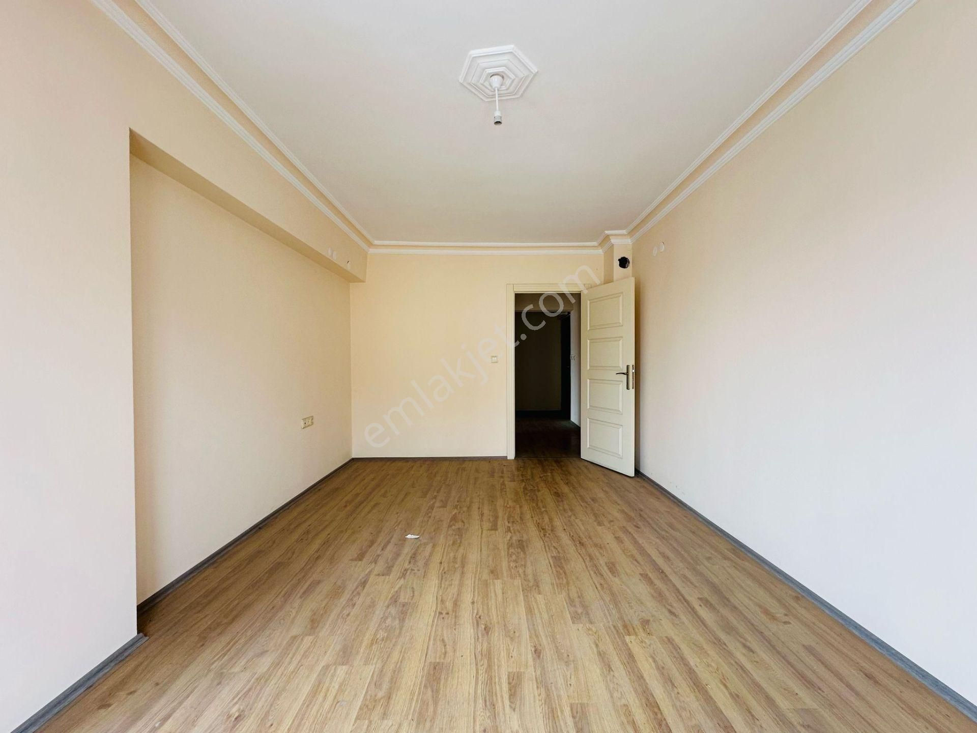 Karapürçek'te Uçaklı Park Yakınında Asansörlü Ebeveyn Banyolu 3+1 Ara Kat Satılık Daire !! - Görsel 13