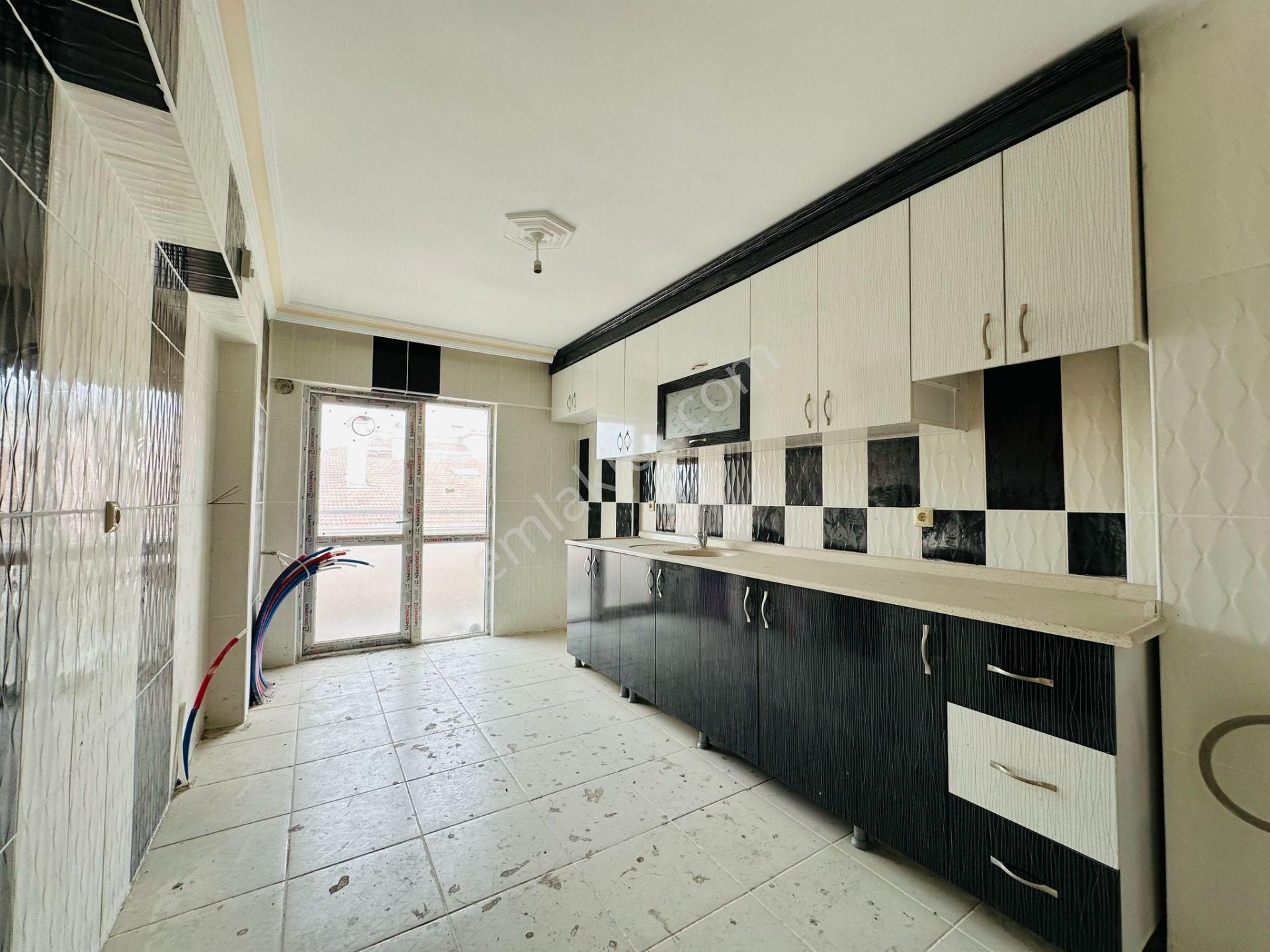 Karapürçek'te Uçaklı Park Yakınında Asansörlü Ebeveyn Banyolu 3+1 Ara Kat Satılık Daire !! - Görsel 16