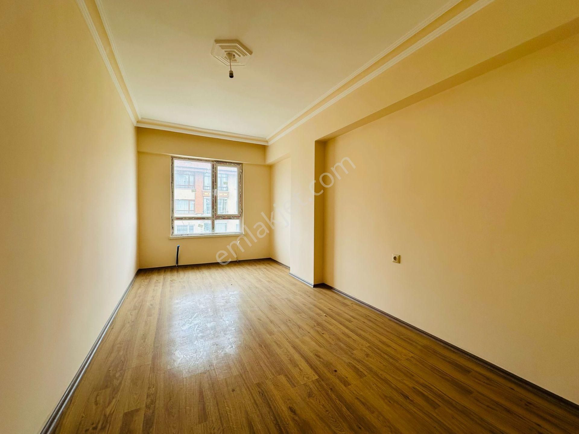 Karapürçek'te Uçaklı Park Yakınında Asansörlü Ebeveyn Banyolu 3+1 Ara Kat Satılık Daire !! - Görsel 12