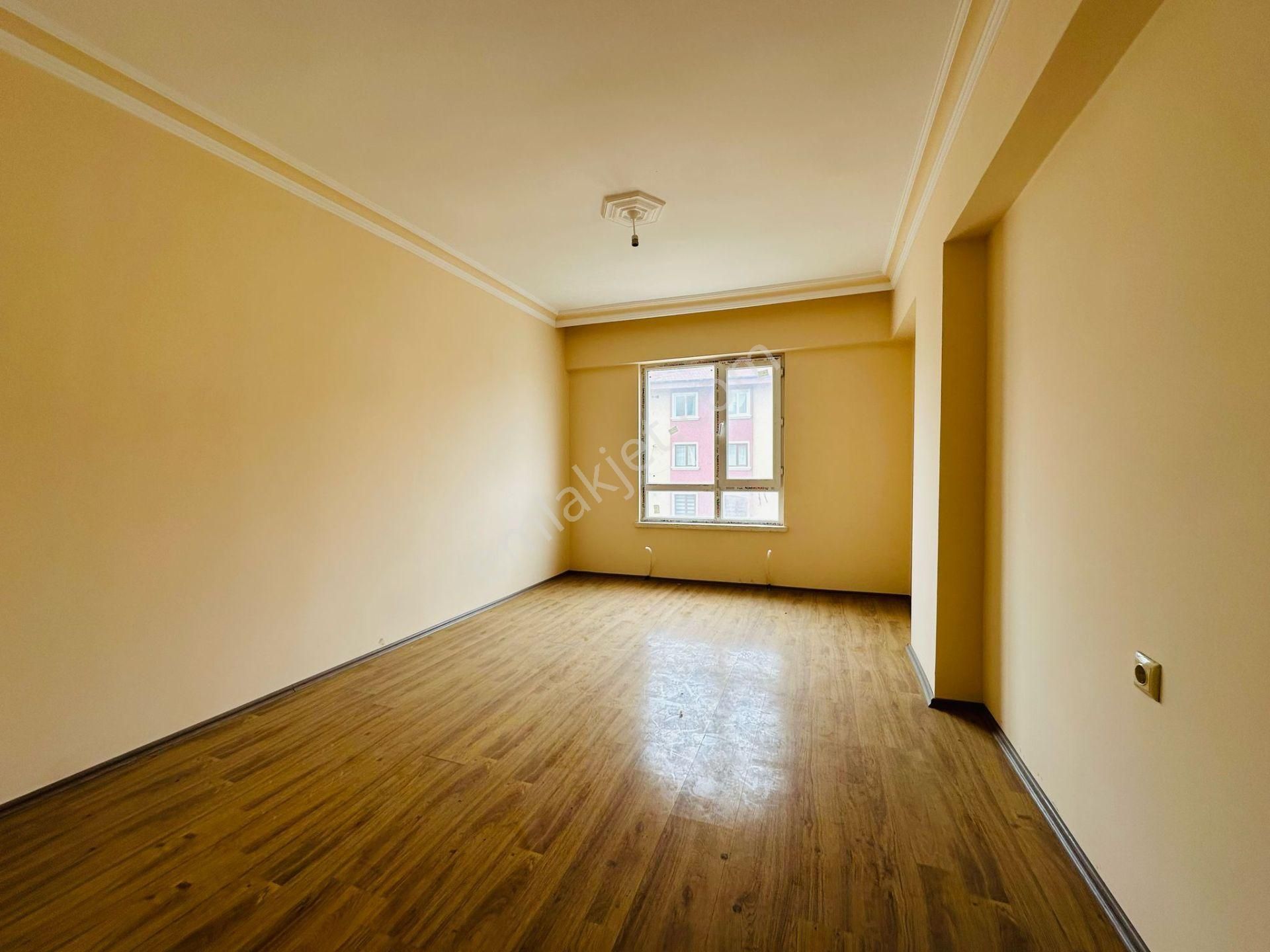 Karapürçek'te Uçaklı Park Yakınında Asansörlü Ebeveyn Banyolu 3+1 Ara Kat Satılık Daire !! - Görsel 14