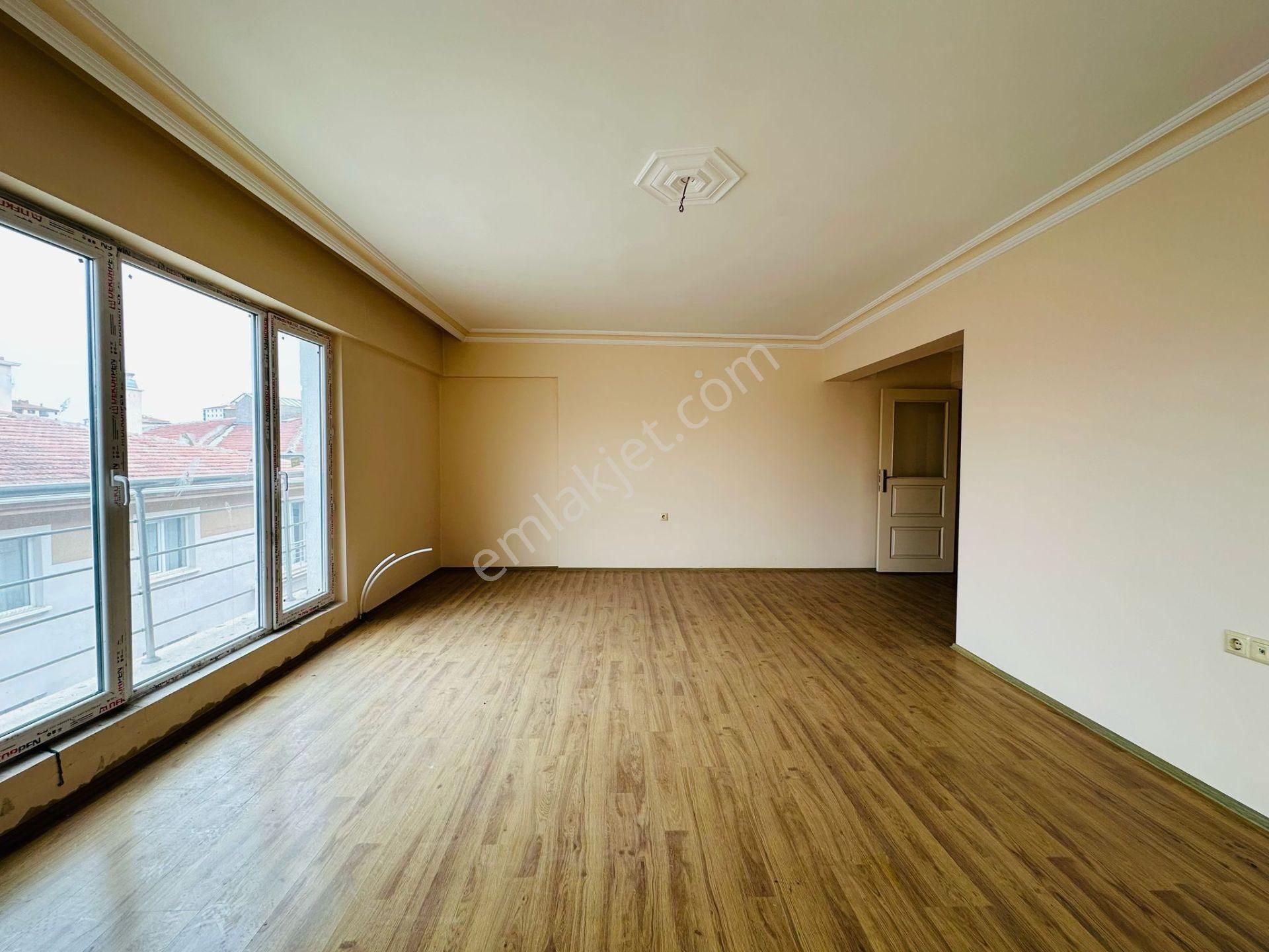 Karapürçek'te Uçaklı Park Yakınında Asansörlü Ebeveyn Banyolu 3+1 Ara Kat Satılık Daire !! - Görsel 6