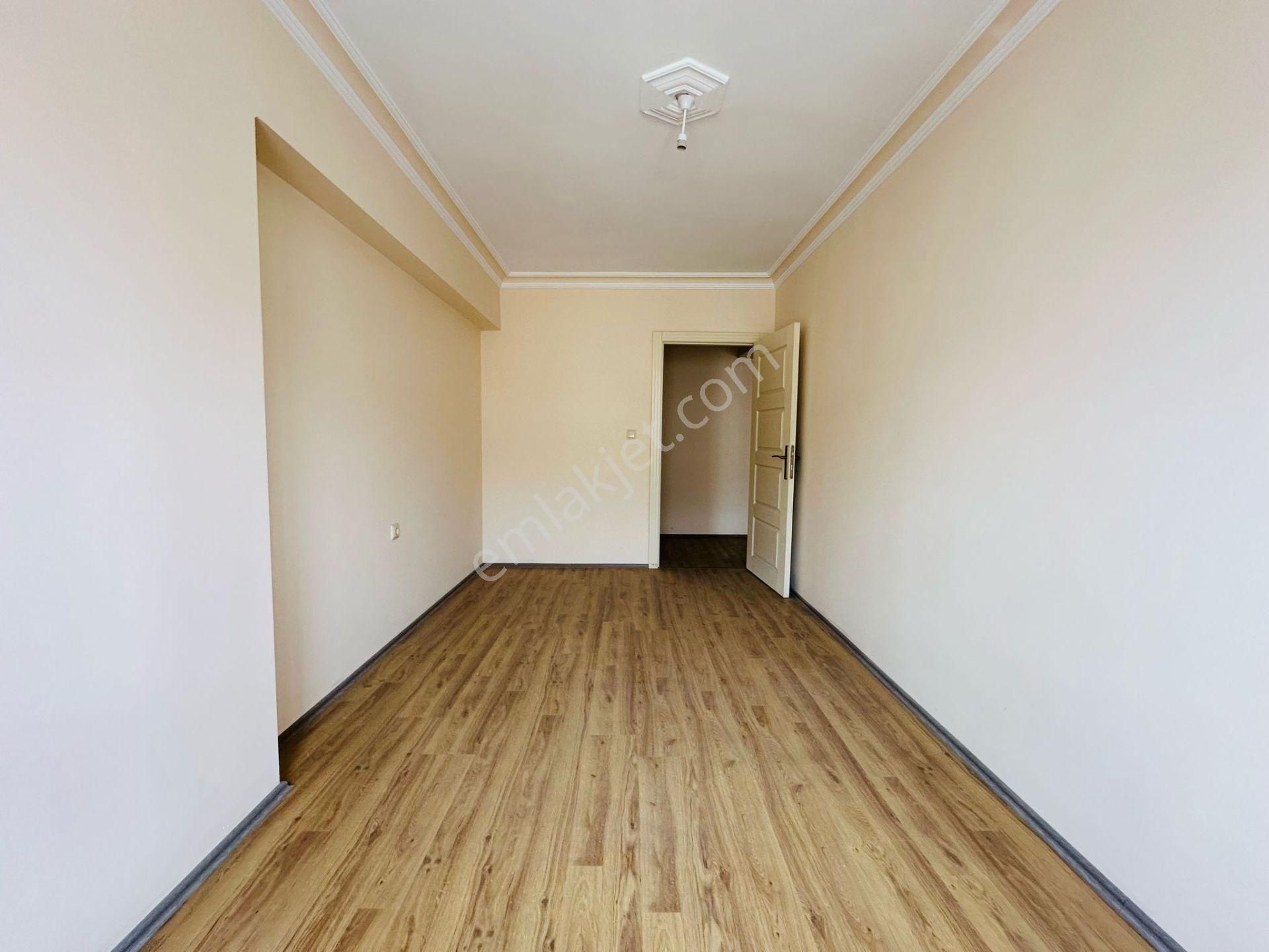 Karapürçek'te Uçaklı Park Yakınında Asansörlü Ebeveyn Banyolu 3+1 Ara Kat Satılık Daire !! - Görsel 15