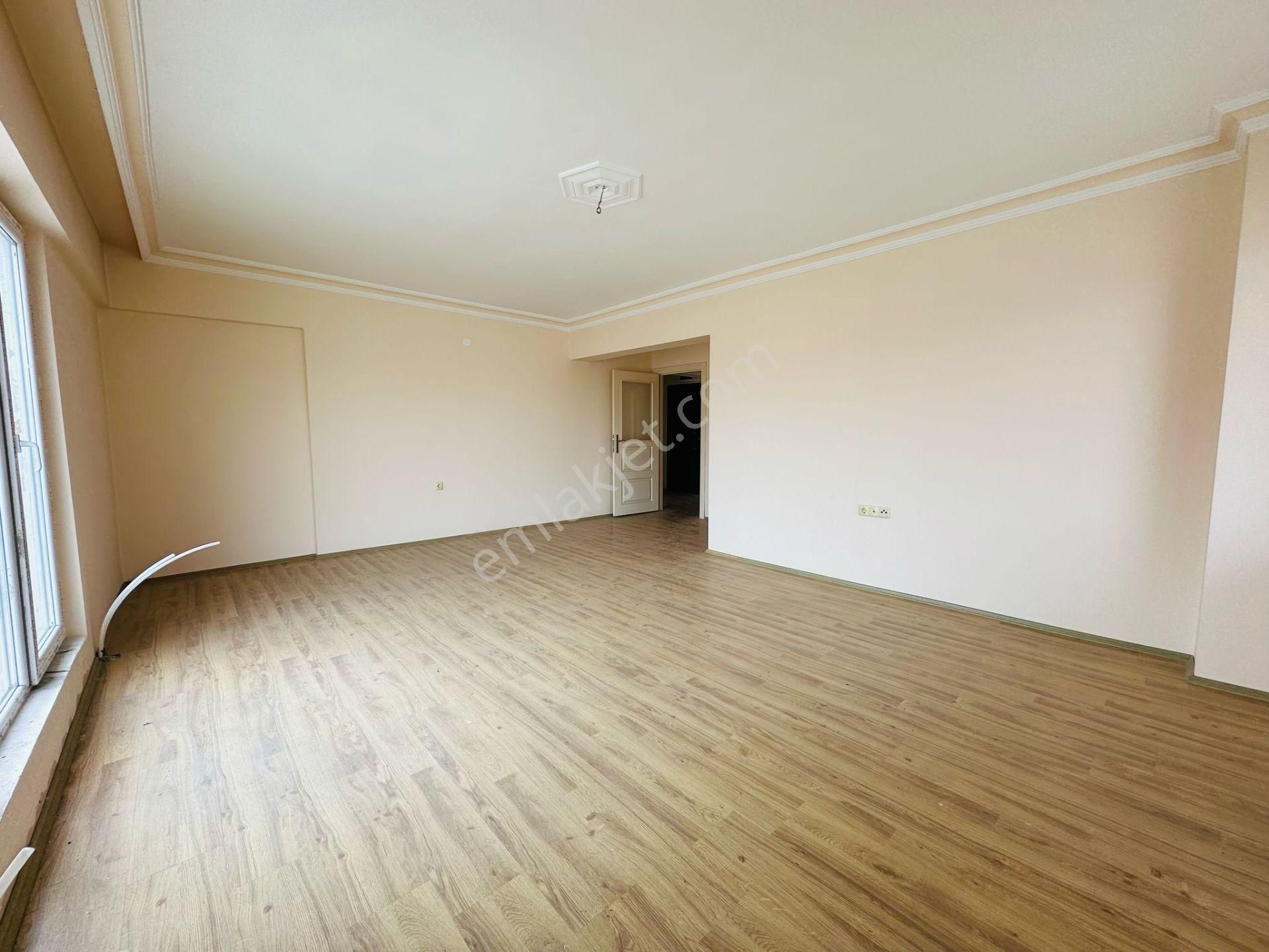 Karapürçek'te Uçaklı Park Yakınında Asansörlü Ebeveyn Banyolu 3+1 Ara Kat Satılık Daire !! - Görsel 4