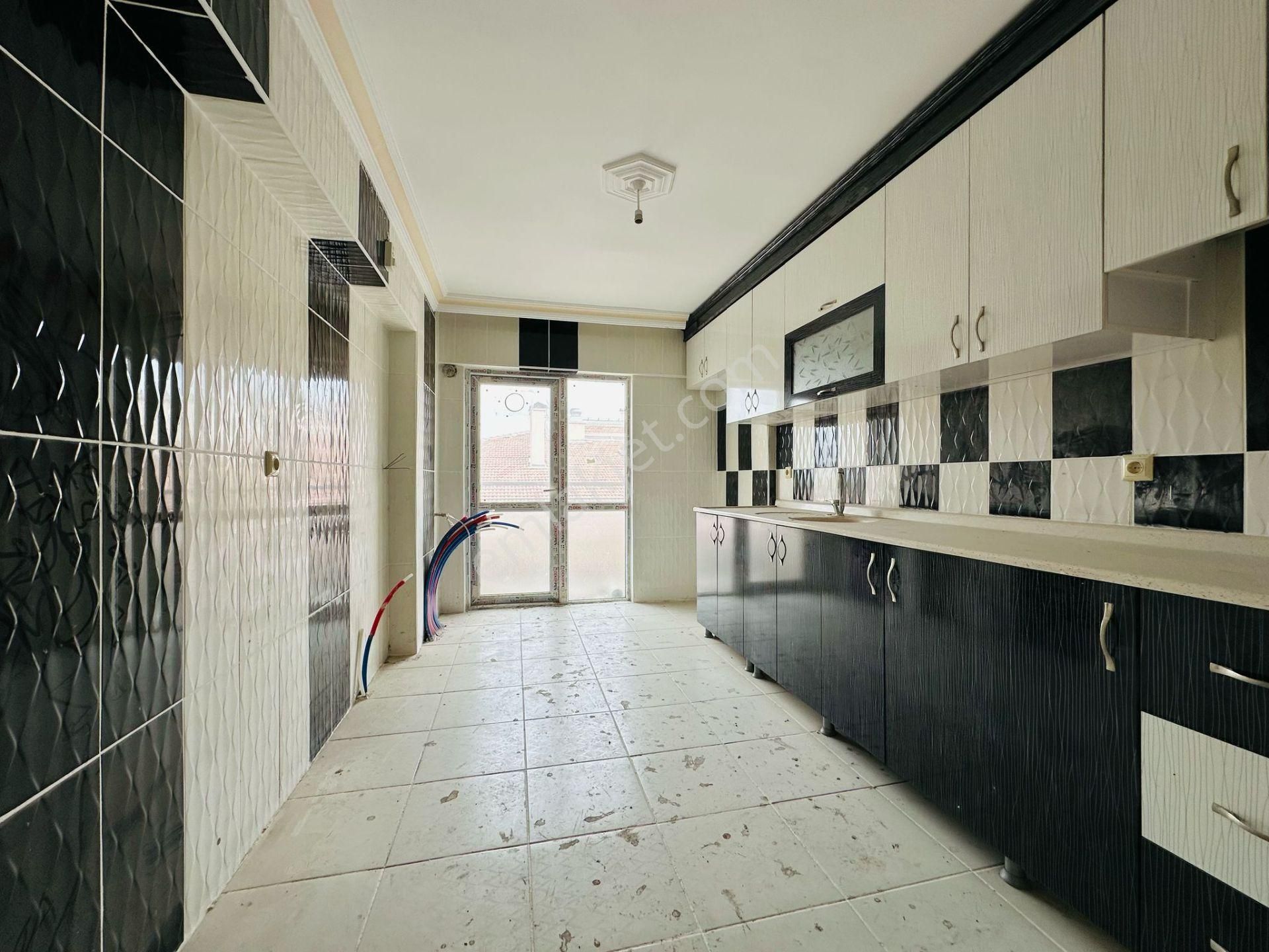 Karapürçek'te Uçaklı Park Yakınında Asansörlü Ebeveyn Banyolu 3+1 Ara Kat Satılık Daire !! - Görsel 17