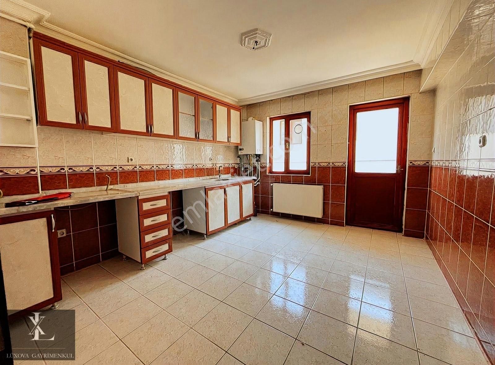 Yükseltepe Göbek Yakını Ara Kat Asansörlü Geniş Çift Balkonlu