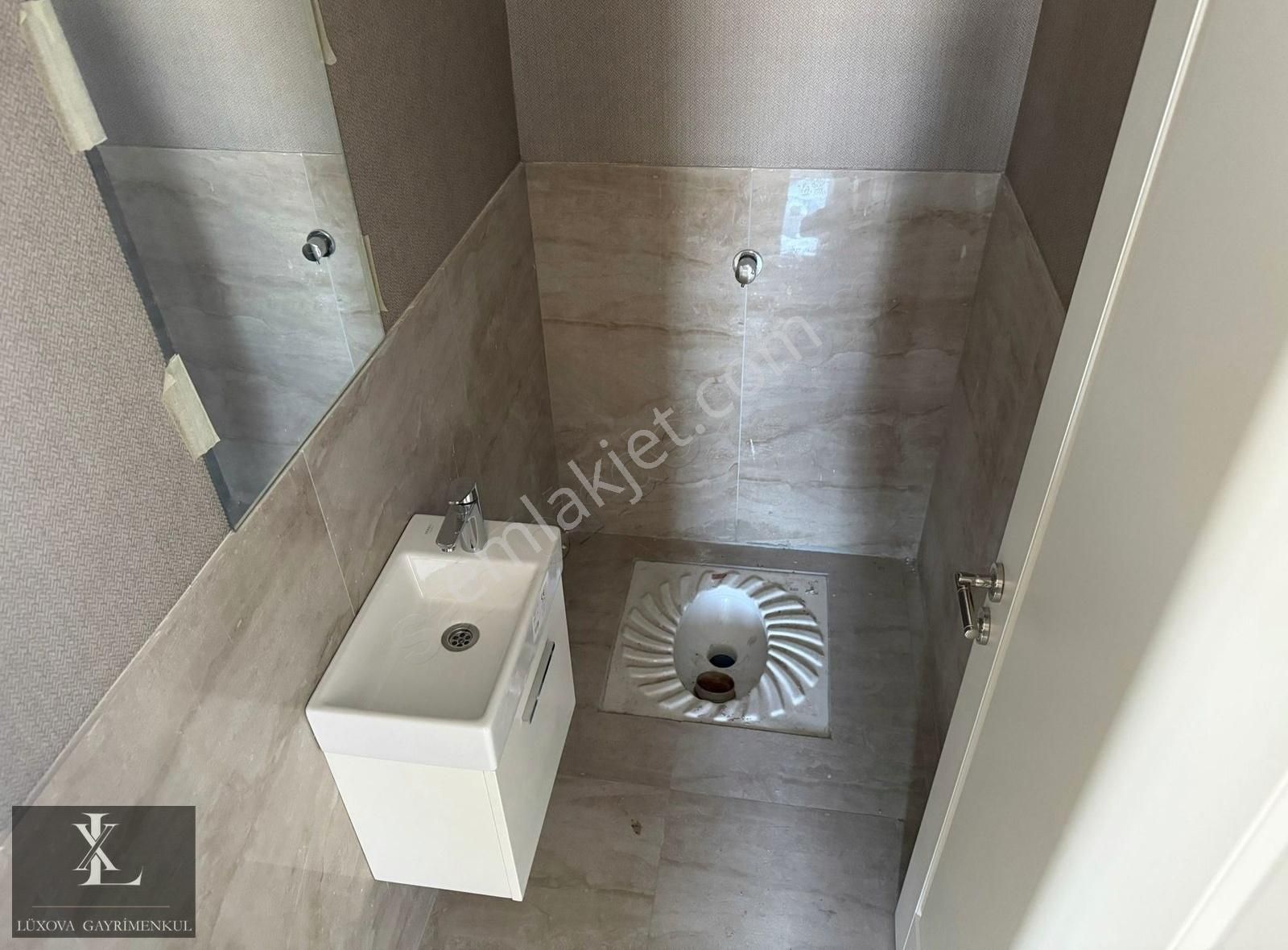 Ovacıkta Eşsiz Mimari 3 Banyolu 4+1 Sosyal Donatılı Lüx Rezidans - Görsel 26