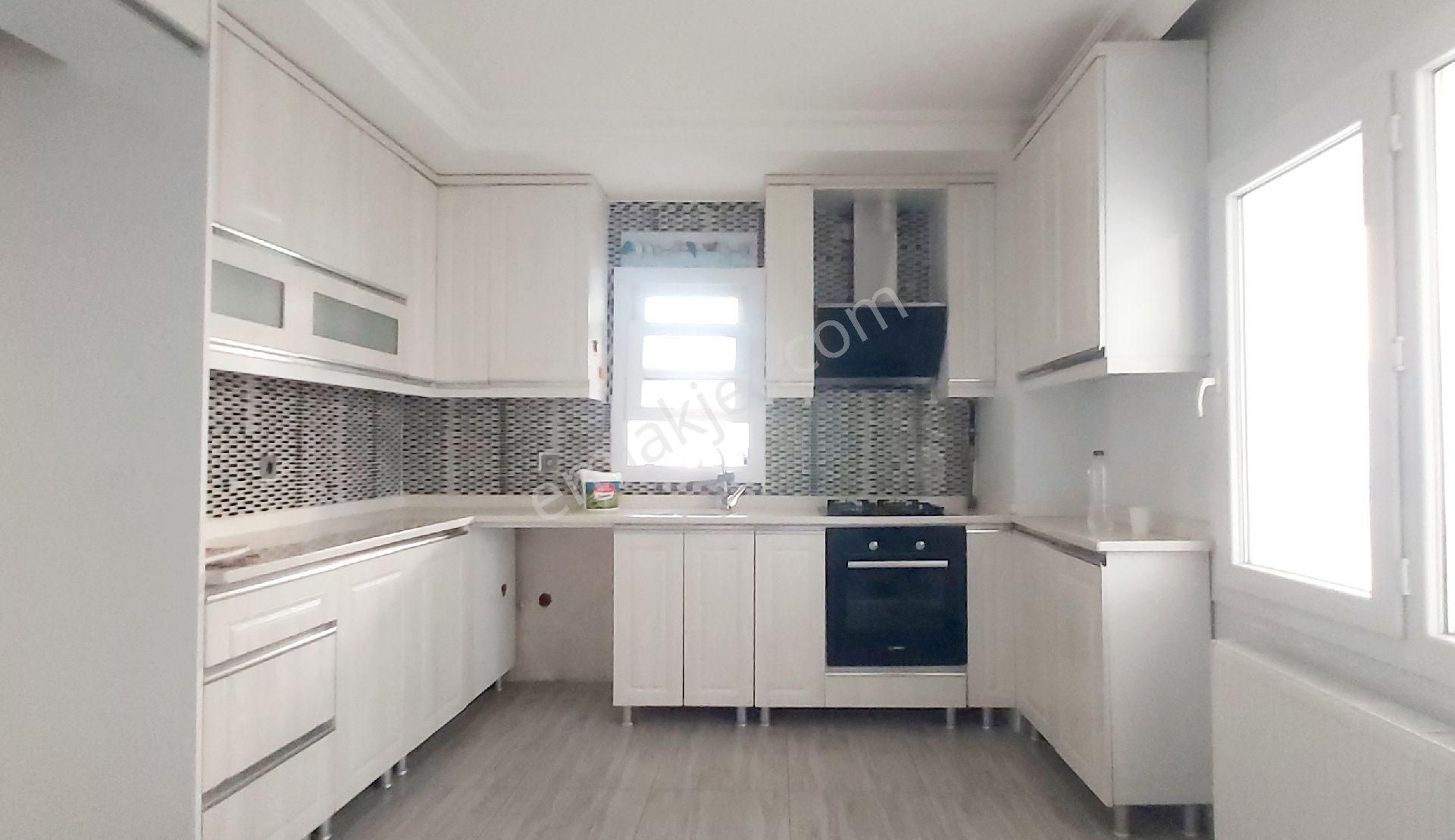Güzelyalı Kiralık 3+1 Doğalgazlı Site İçi Lüks Daire-az Katlı Hasarsız Bina