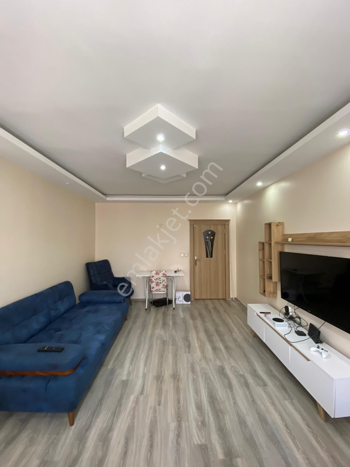 Kiralık Çift Balkonlu Cephesi Açık 2+1 Geniş Daire