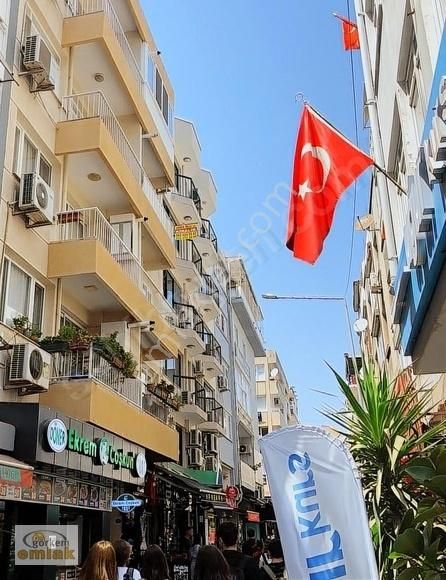 Karşıyaka Çarşıda Kiralık Daire. Doğalgazlı 3+1 Arakat. Kod:1259
