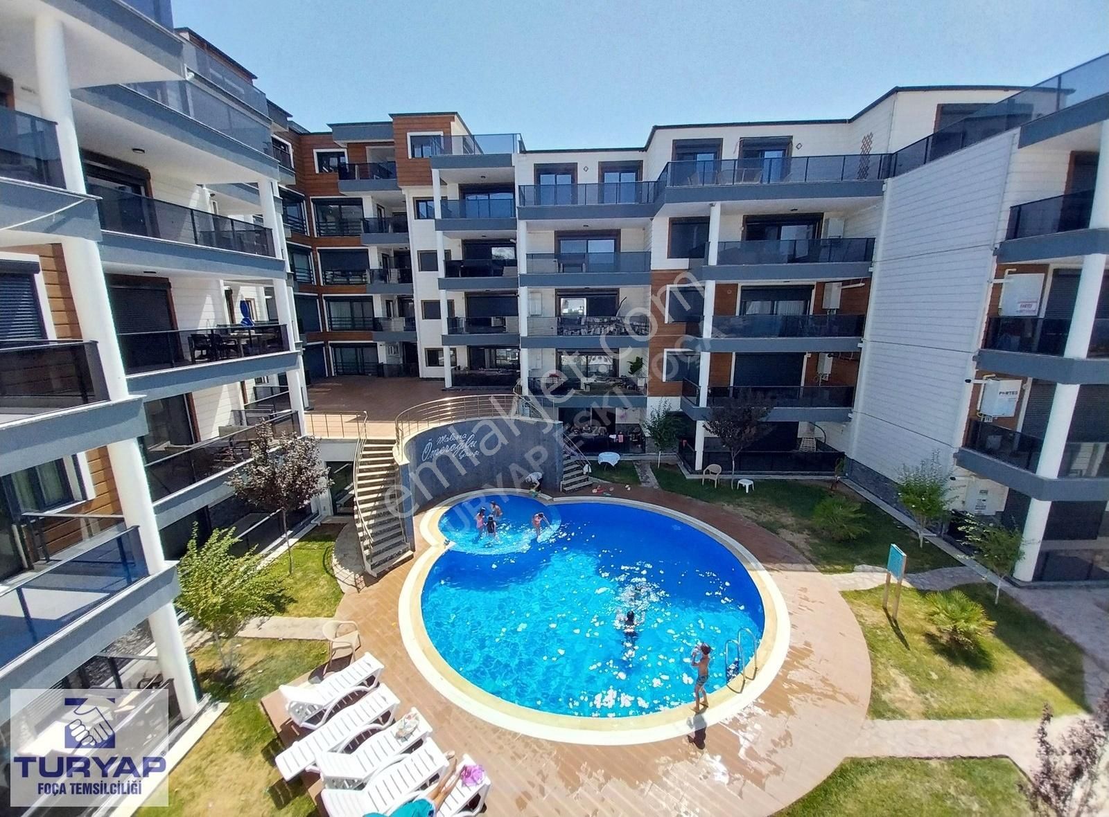 İzmir Dikili'de Kiralık Doğalgazlı Site İçi Sıfır 2+1 Daire