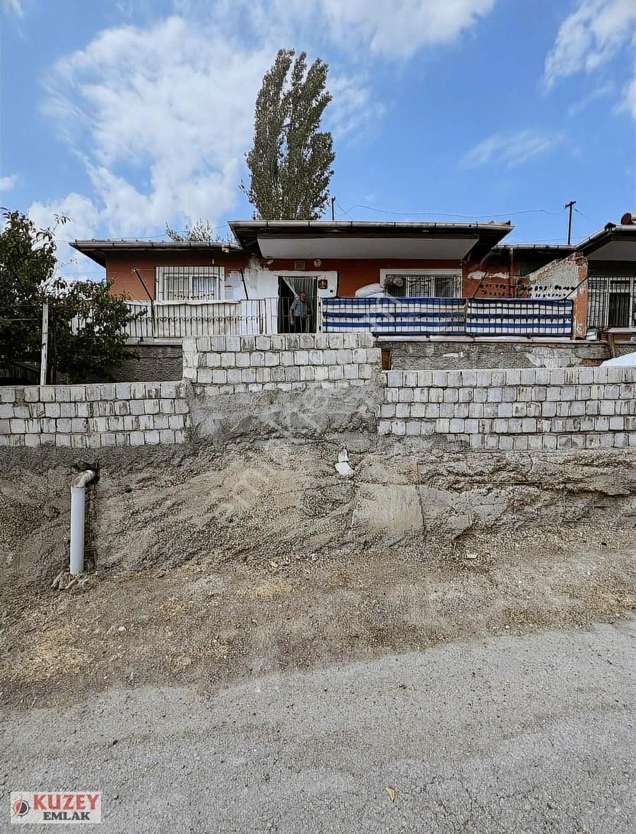 Kuzey Emlaktan Acil Satılık İmarlı Müstakil Yakacık Merkezde