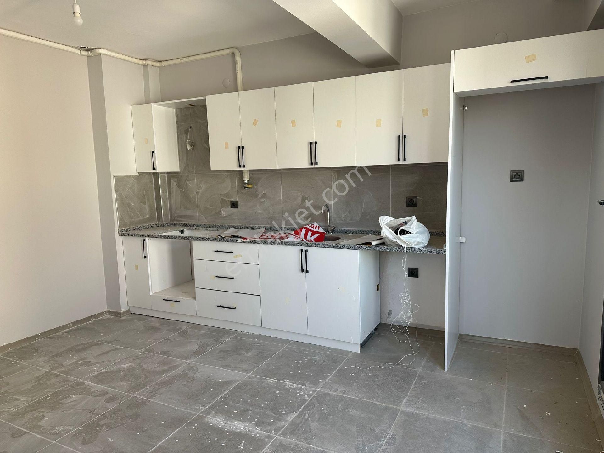 Salihli Evim Emlaktan Luna Avm Arkası 3+1 Ebeveyn Banyolu Özel Otoparklı Lüx Daire