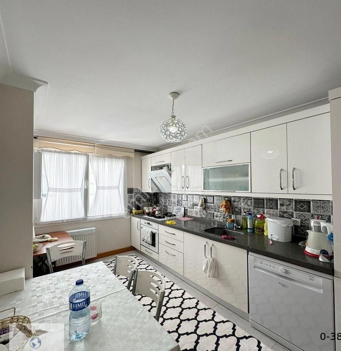 Avcılar Cihangirde 2+1 Ara Kat 5 Yıllık Daire