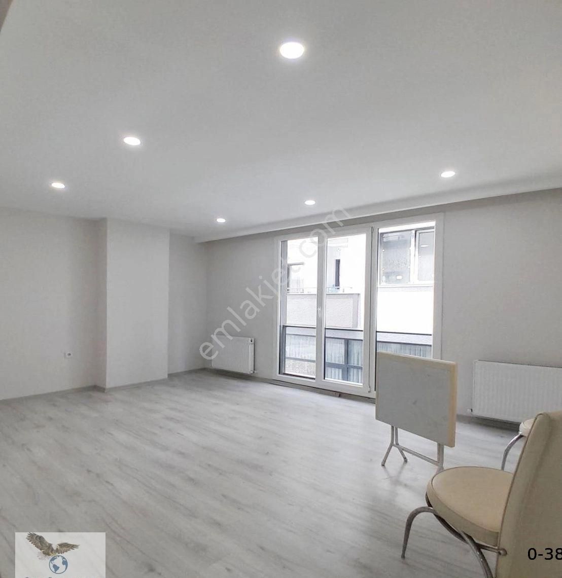 Avcılar D.köşklerde 1+1 Ayrı Mutfaklı 3 Yıllık Ara Kat Daire - Görsel 2