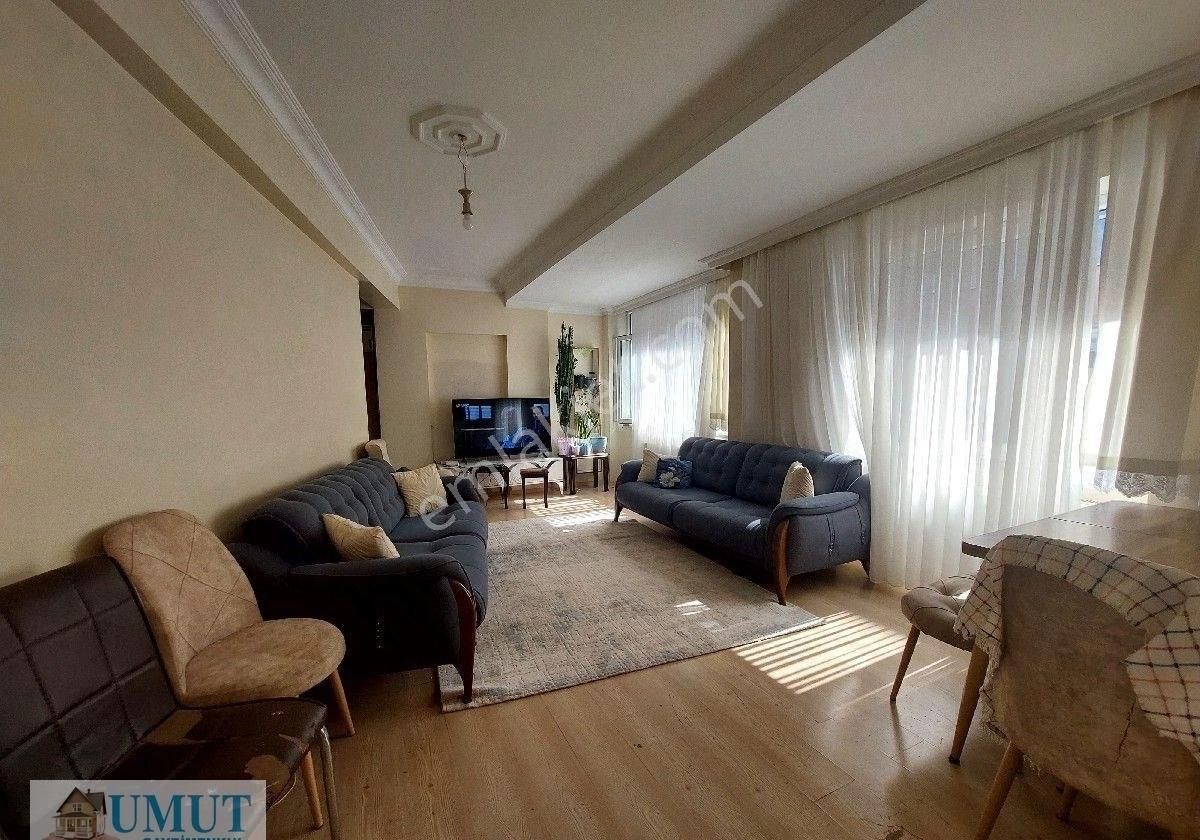 Gaziosmanpaşa Küçükköy Yeni Mah De Satılık Daire 3.kat 2+1 95 M2
