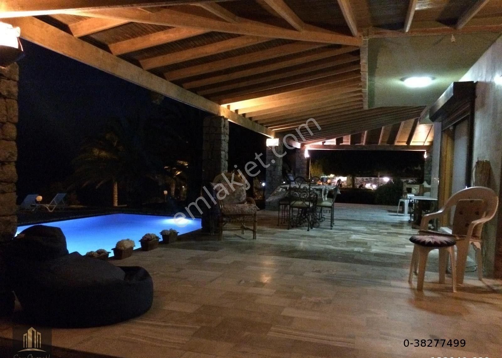 Çeşme Çiftlikte Denize Sıfır 5+2 Tribleks Satılık Villa - Görsel 4