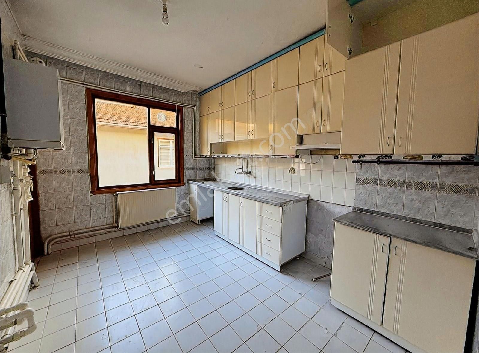 İstanbul Caddesi Nun Otel Petrol Ofisi Arkası Satılık Daire